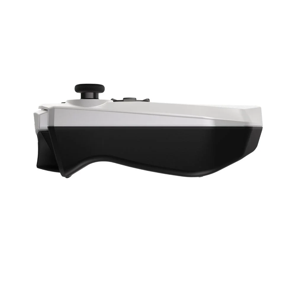 Üstünde siyah bir joystick bulunan siyah beyaz bir kontrolcü.