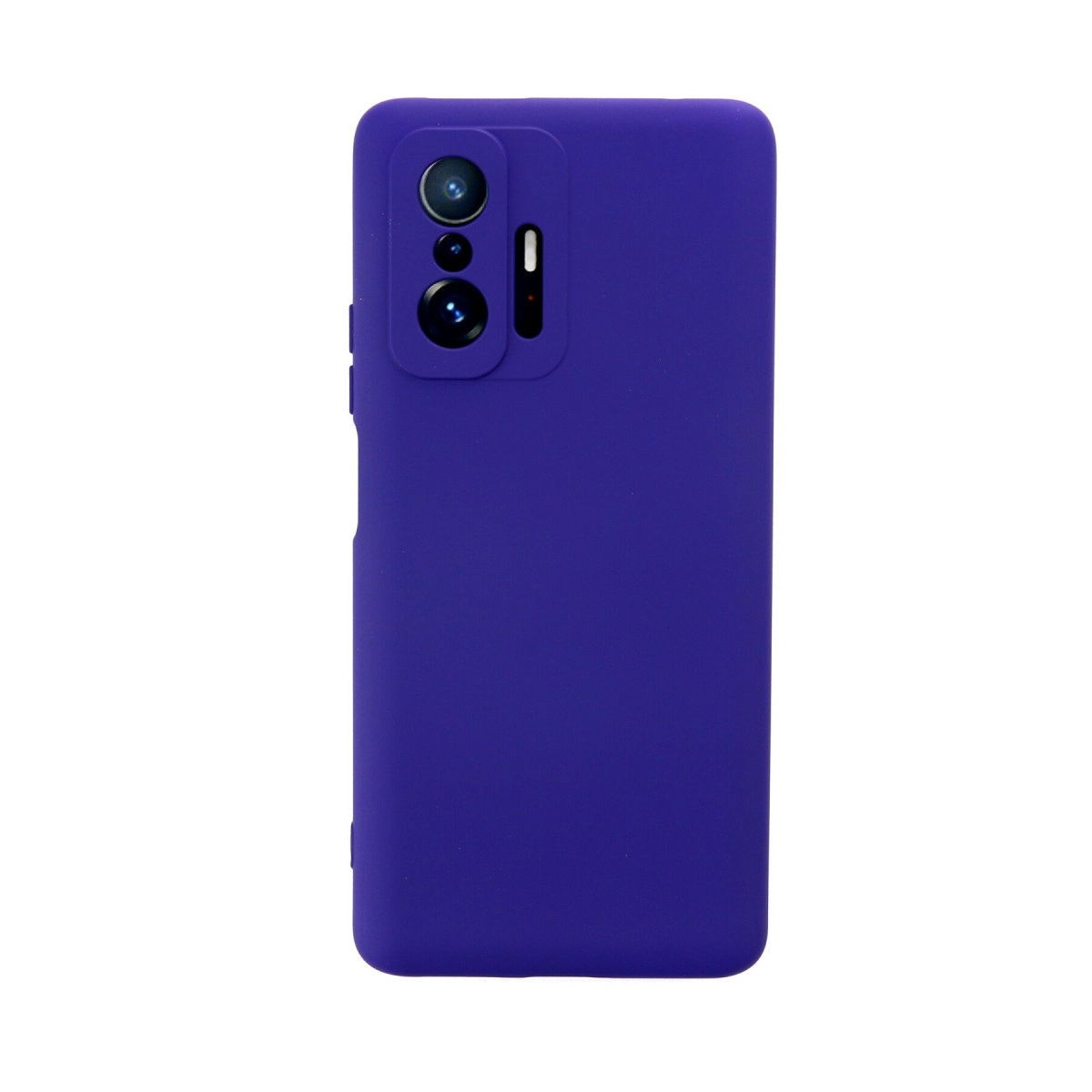 Üç lensli dikdörtgen kamera modülüne sahip mor telefon kılıfı.