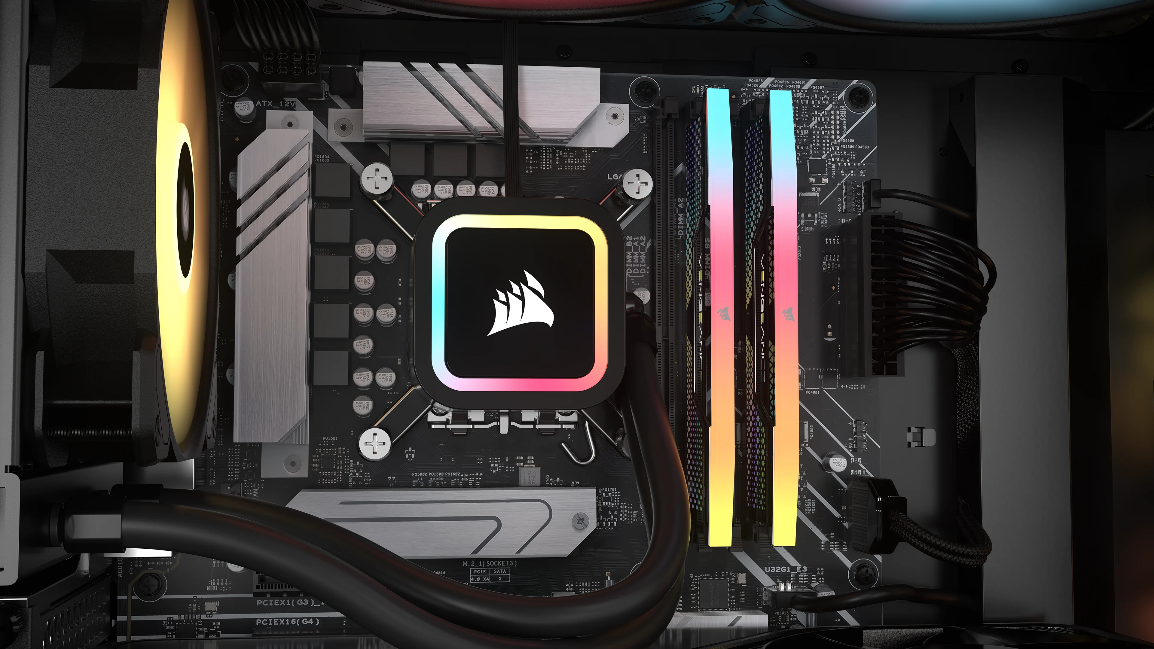 RGB RAM ve fanlara sahip bir PC anakartı, güç kaynağı ve kabloların yakınına monte edilmiş.