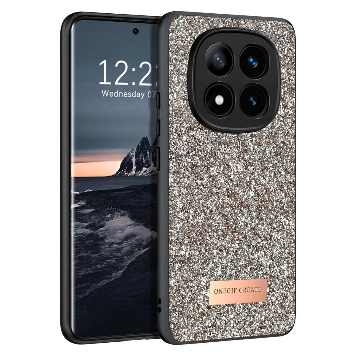 Dört kameralı simli telefon kılıfı, dağ manzaralı telefonun yanında.
