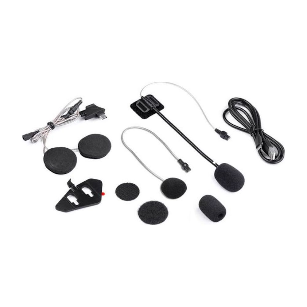 Akcesoria do zestawu słuchawkowego motocyklowego z mikrofonami, głośnikami, kablami i mocowaniem.