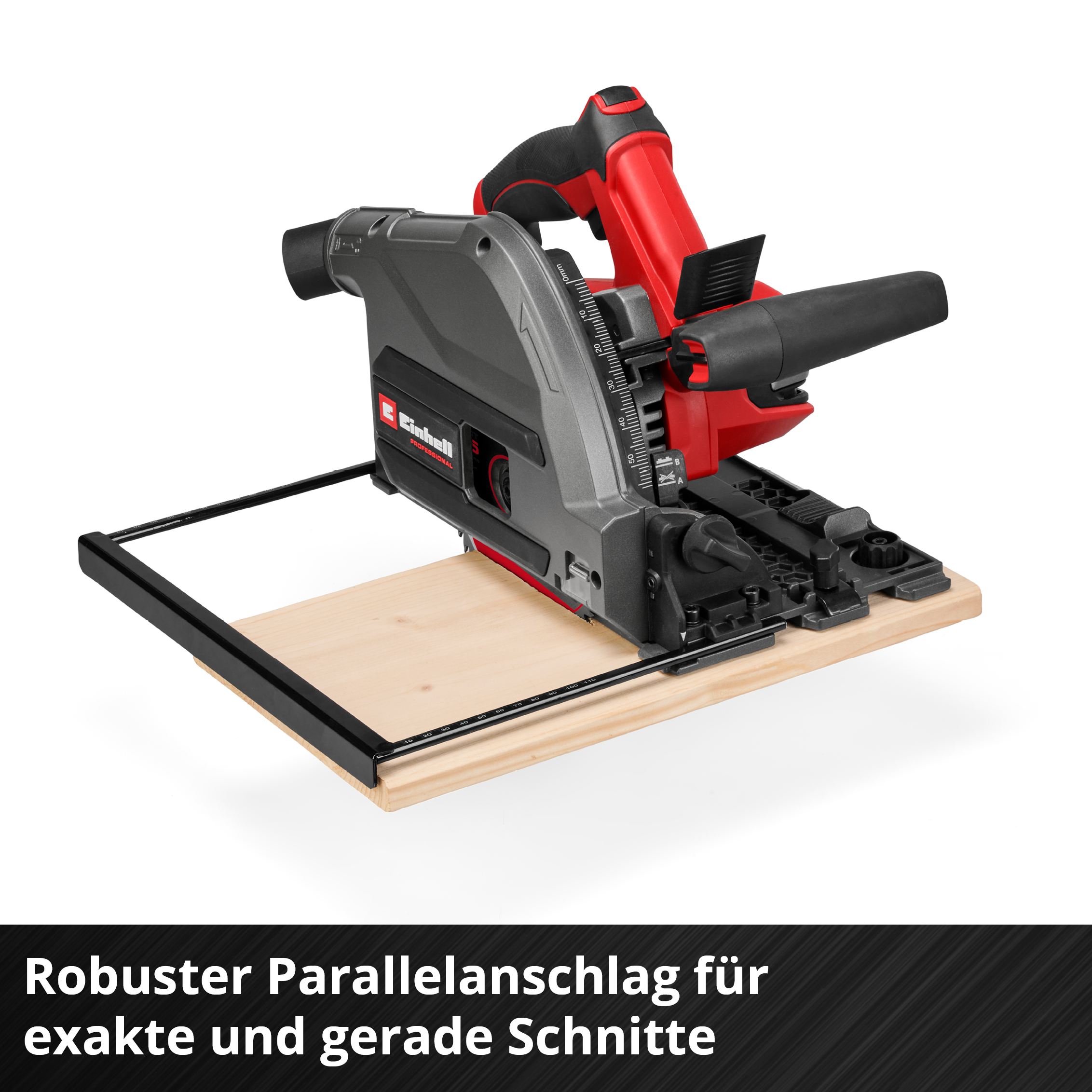 Kreissäge mit Parallelanschlag auf Holzbrett. Rot-graues Werkzeug mit Skalen.