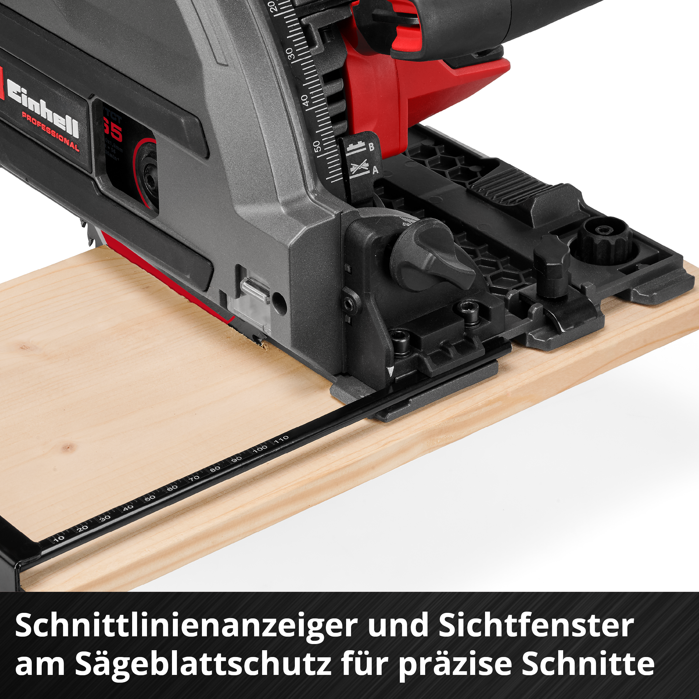 Kreissäge mit Skala auf Holzbrett für präzise Schnitte.