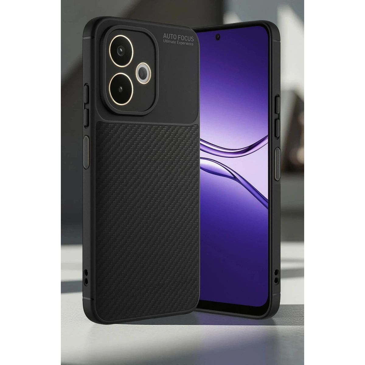 Karbon fiber dokulu, kamera kesimli siyah telefon kılıfı.
