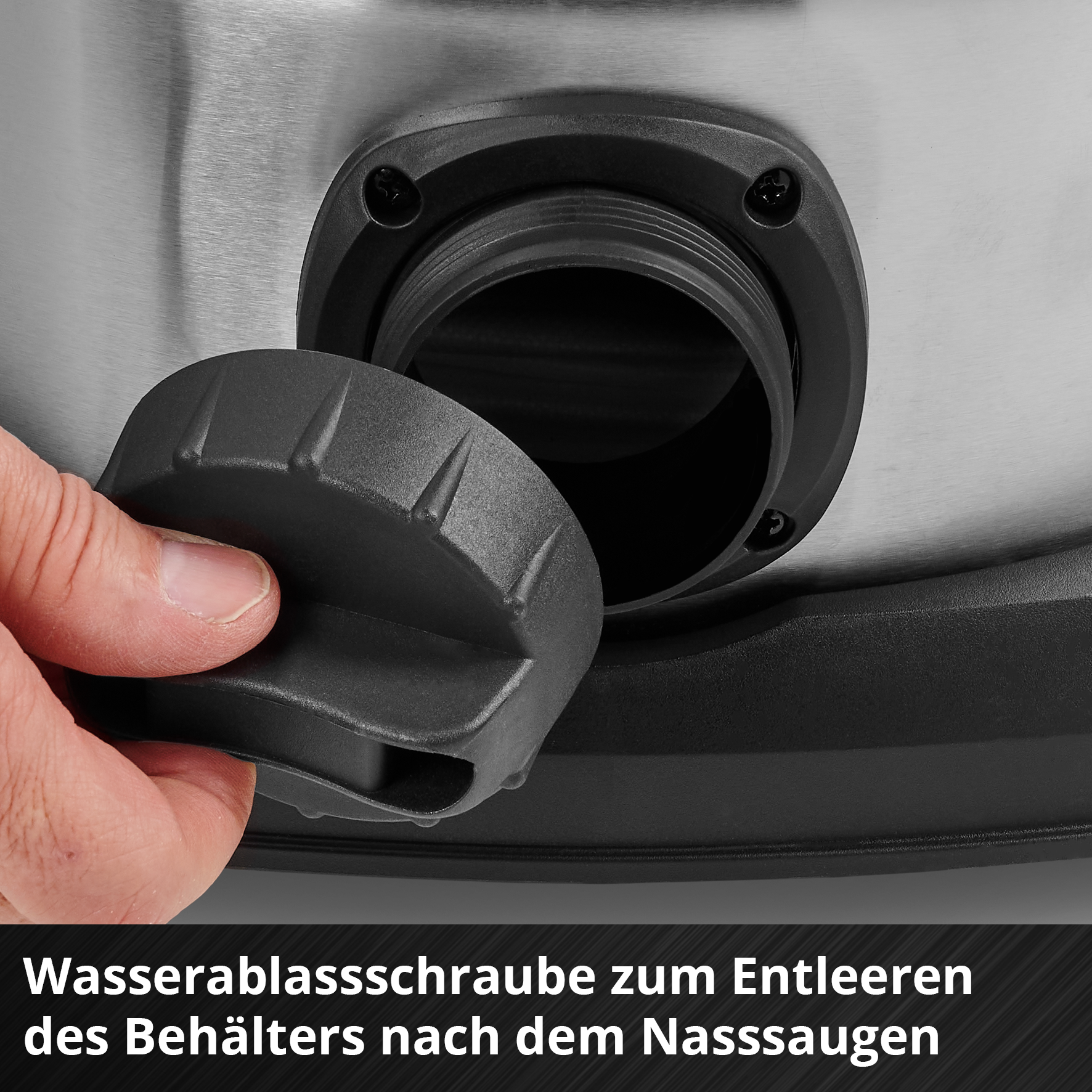 Hand öffnet Ablassschraube an silbernem Behälter für Nasssauger.