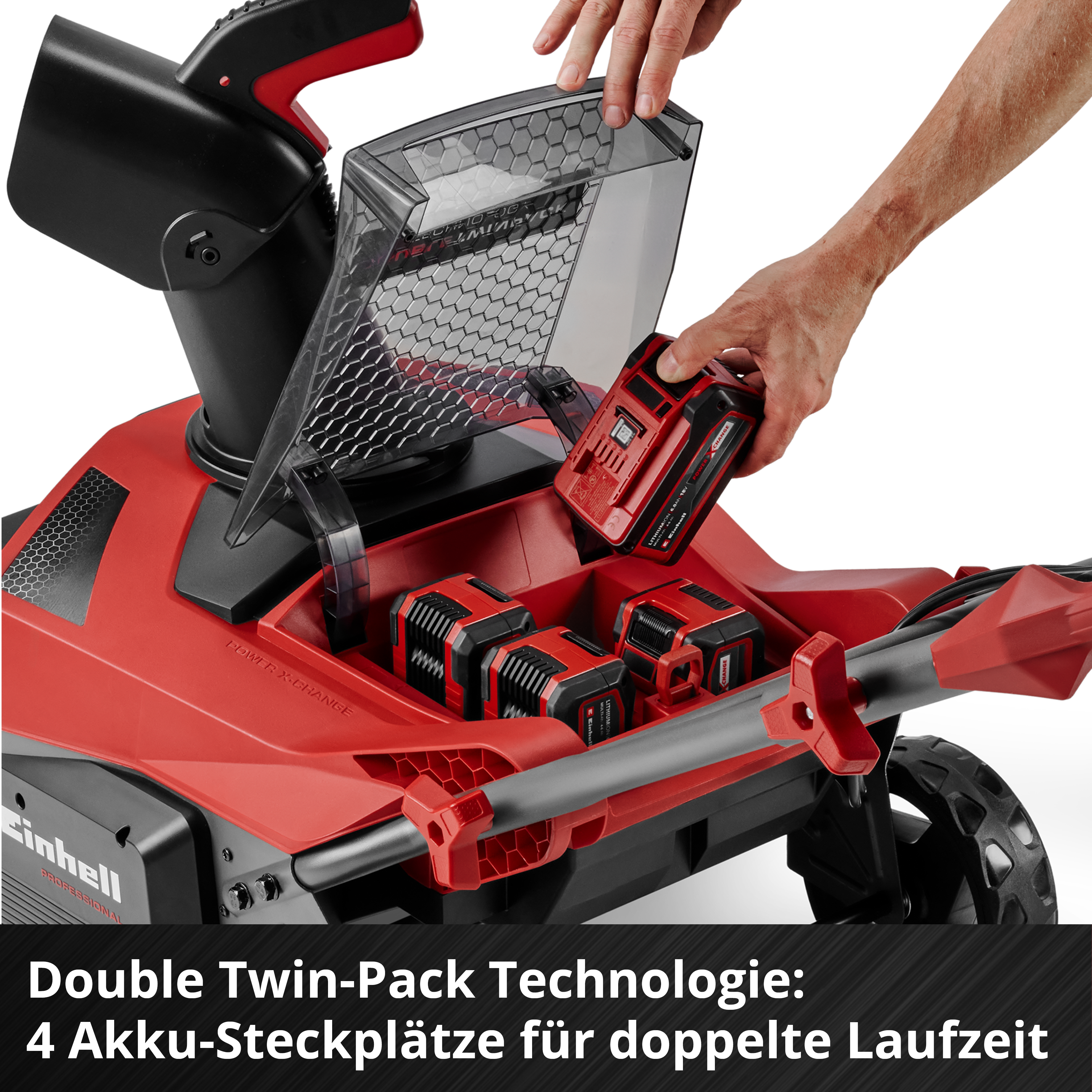Rote Schneefräse mit vier Batterien und zwei Händen, die eine einsetzen.