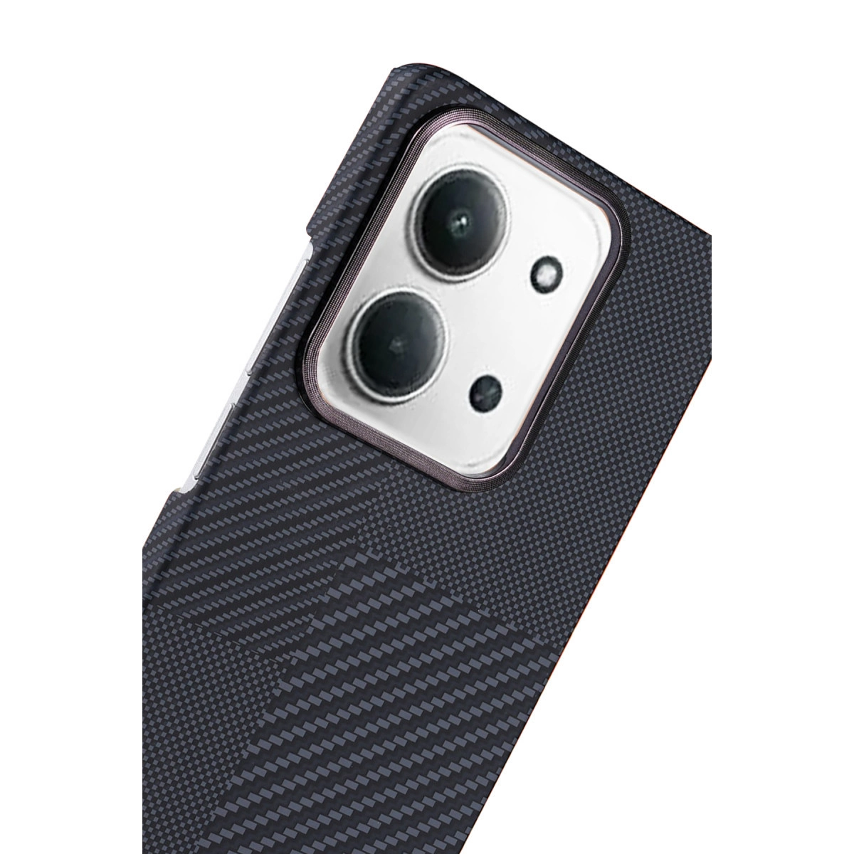 Karbon desenli koyu gri telefon ve üç lensli kamera modülü.