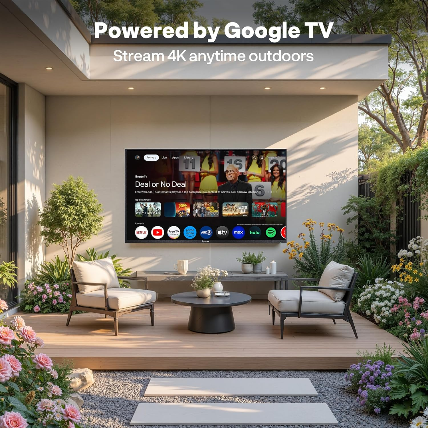 Ein moderner Außenbereich mit einem Fernseher, der Google TV zeigt, und Sitzgelegenheiten.