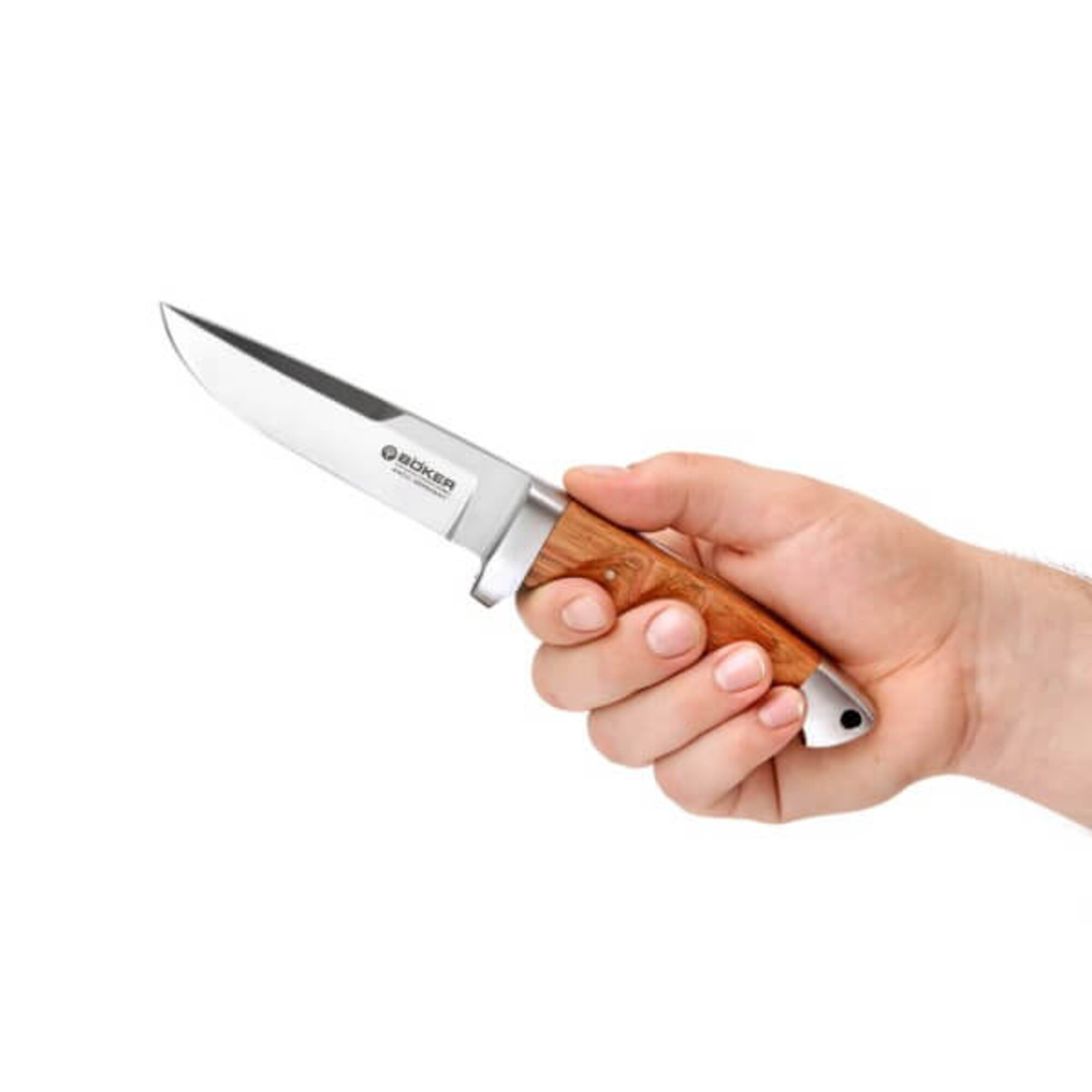 Eine Hand hält ein Messer mit Holzgriff und silberner Klinge.