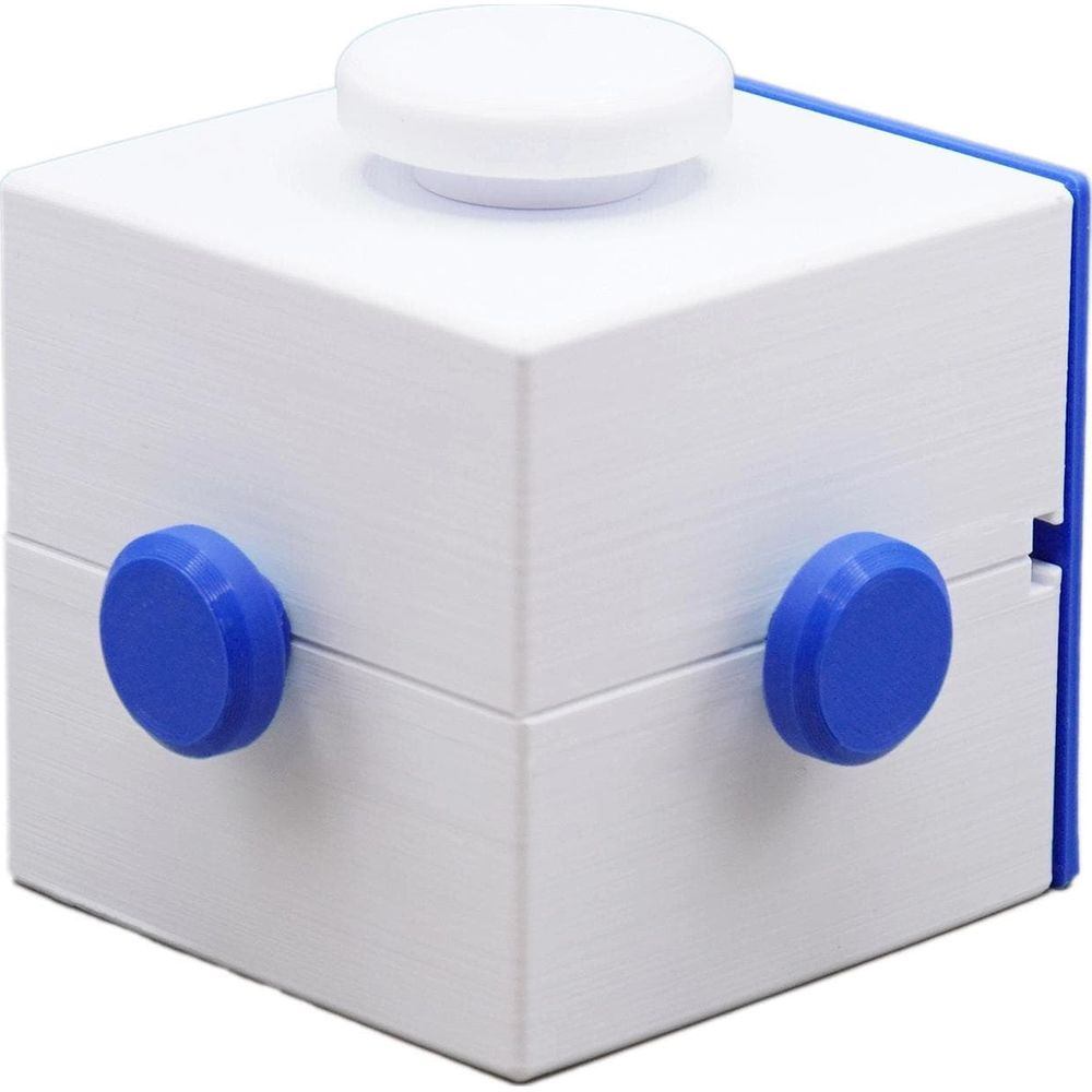 Un cubo bianco antistress con pulsanti blu sui lati e in cima.