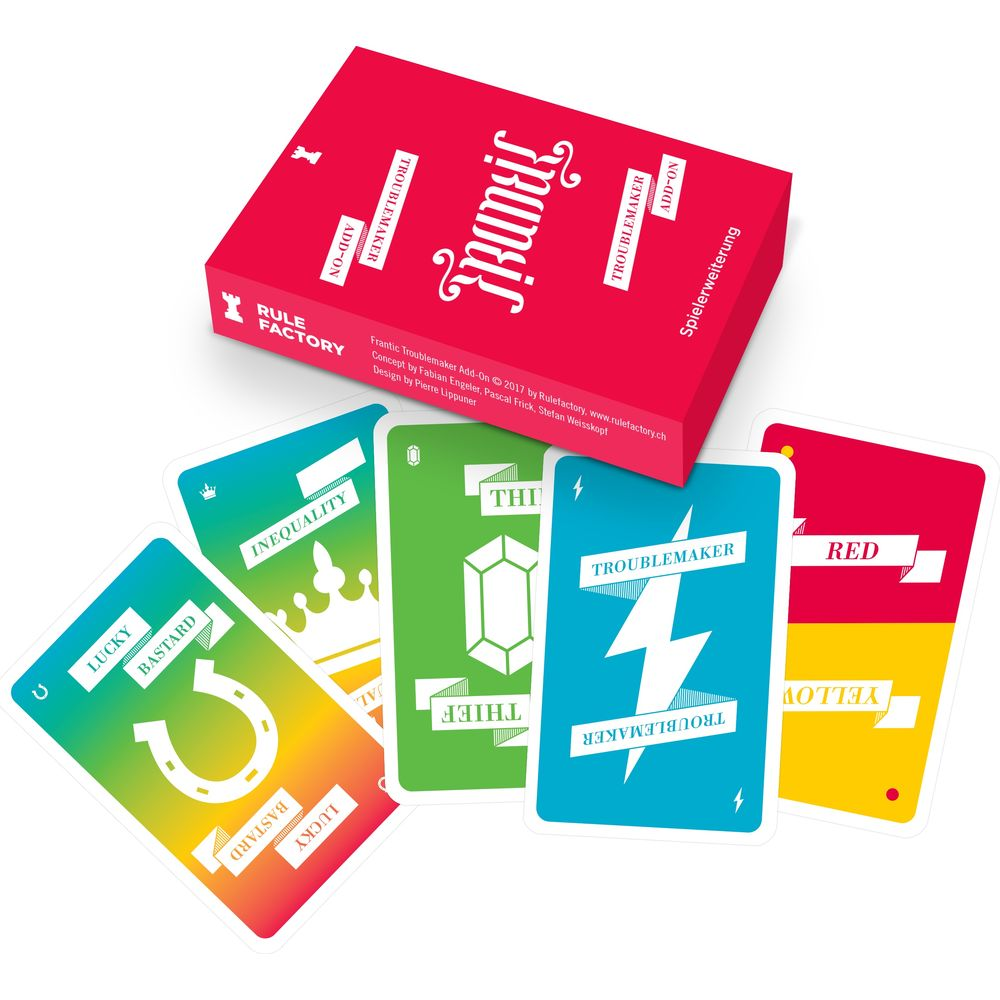Un jeu de cartes additionnel rouge avec quatre cartes de jeu de couleurs variées.