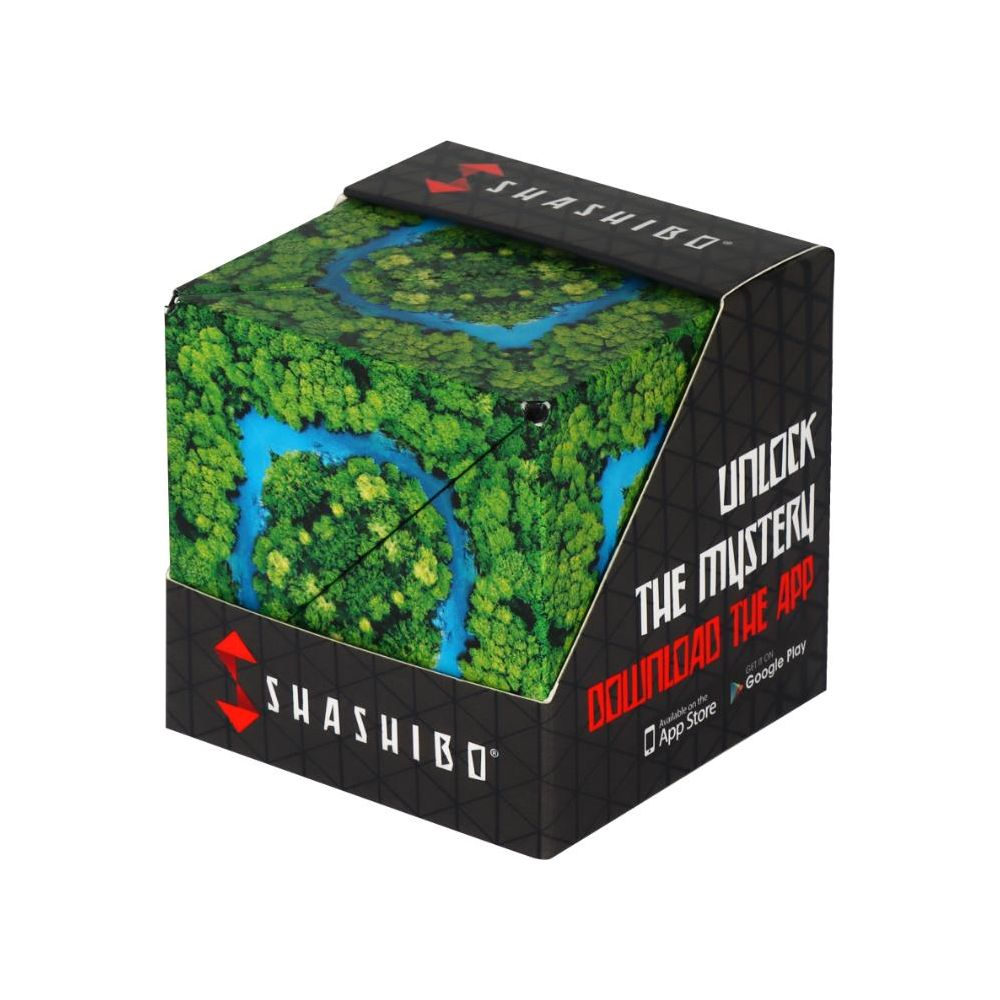 Un cubo con un design di foresta e fiume, che invita a scaricare l'app.