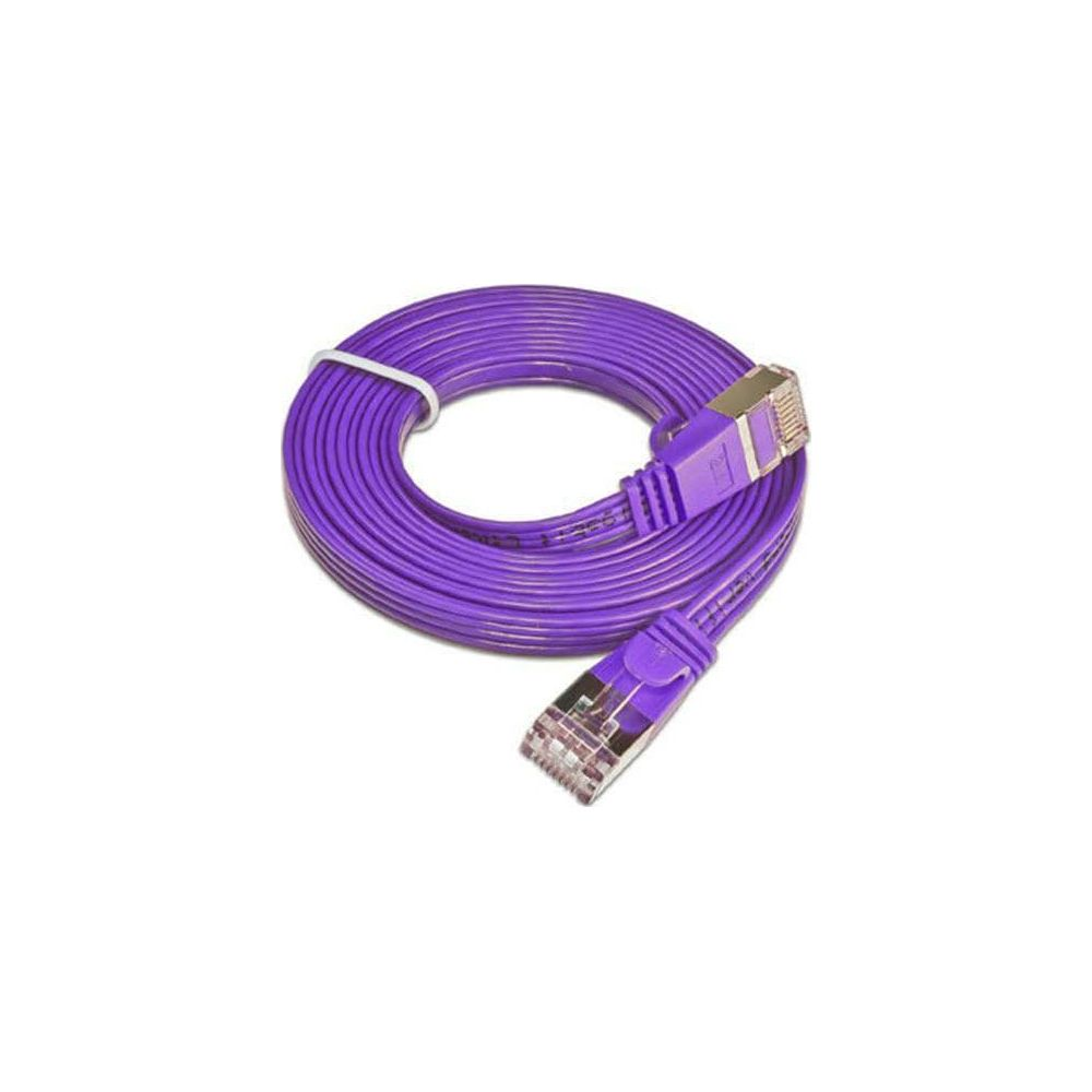 Un câble Ethernet violet enroulé avec deux connecteurs RJ45.