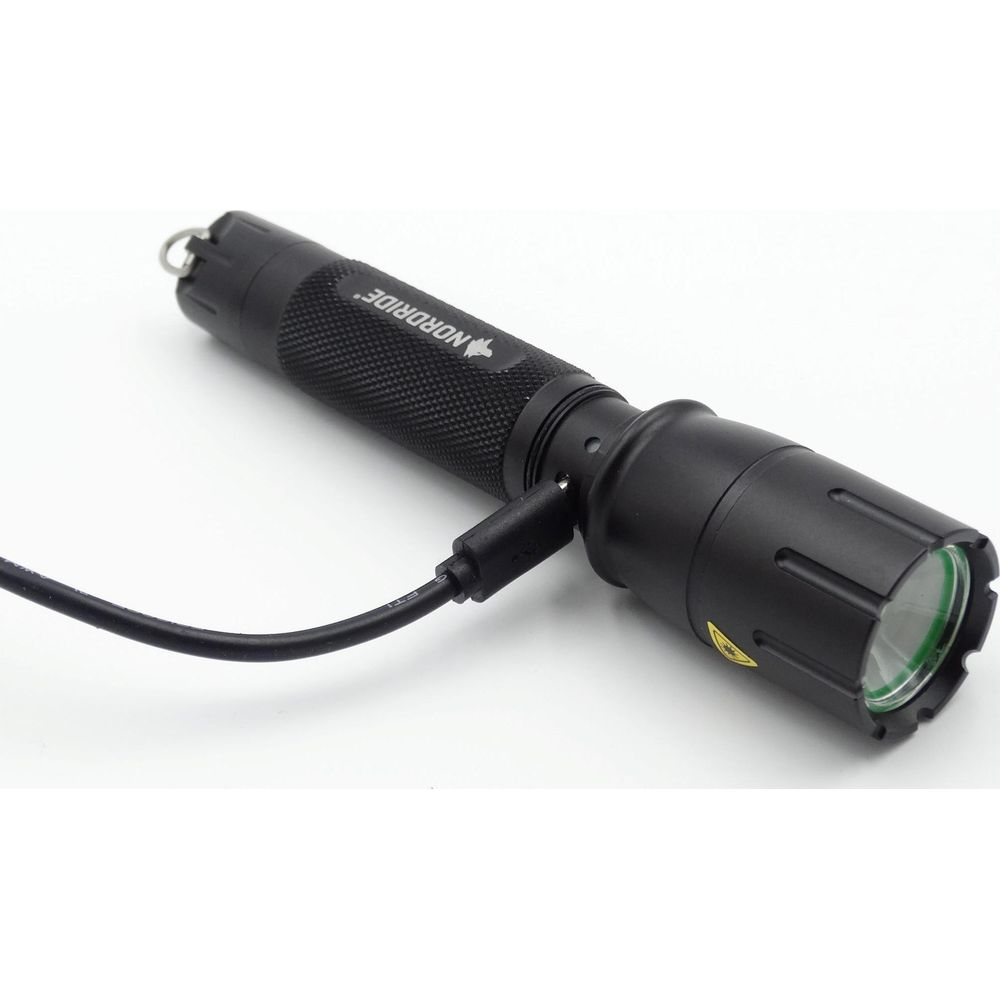 Lampe torche noire avec logo NORD RIDE, câble attaché.
