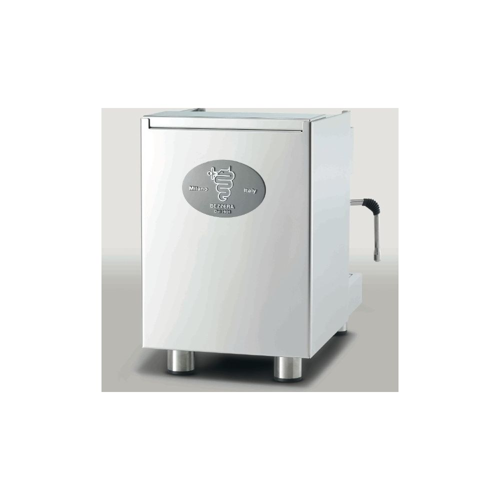 Machine à expresso blanche avec logo Milano, quatre pieds argentés et lance-vapeur.