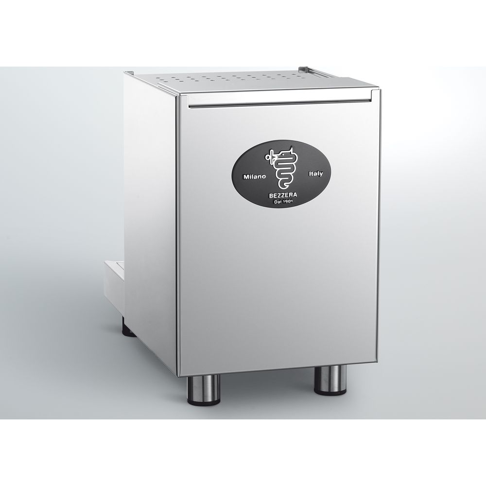 Une machine à expresso en acier inoxydable poli repose sur quatre pieds.
