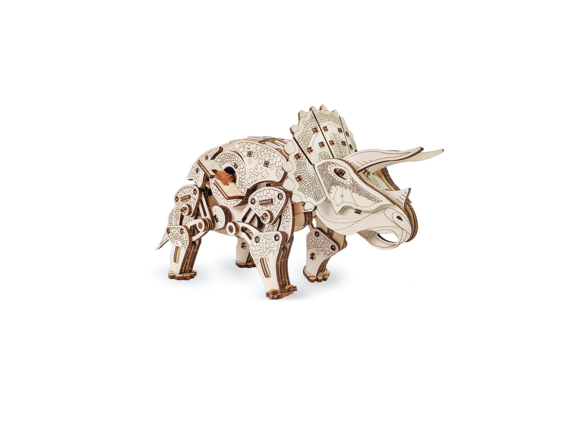 Ein hölzernes 3D-Puzzle eines Triceratops mit drei Hörnern.