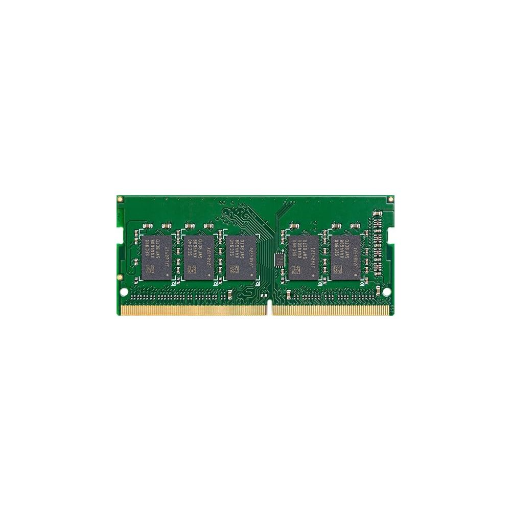 Un module RAM vert avec quatre puces et contacts dorés sur fond blanc.