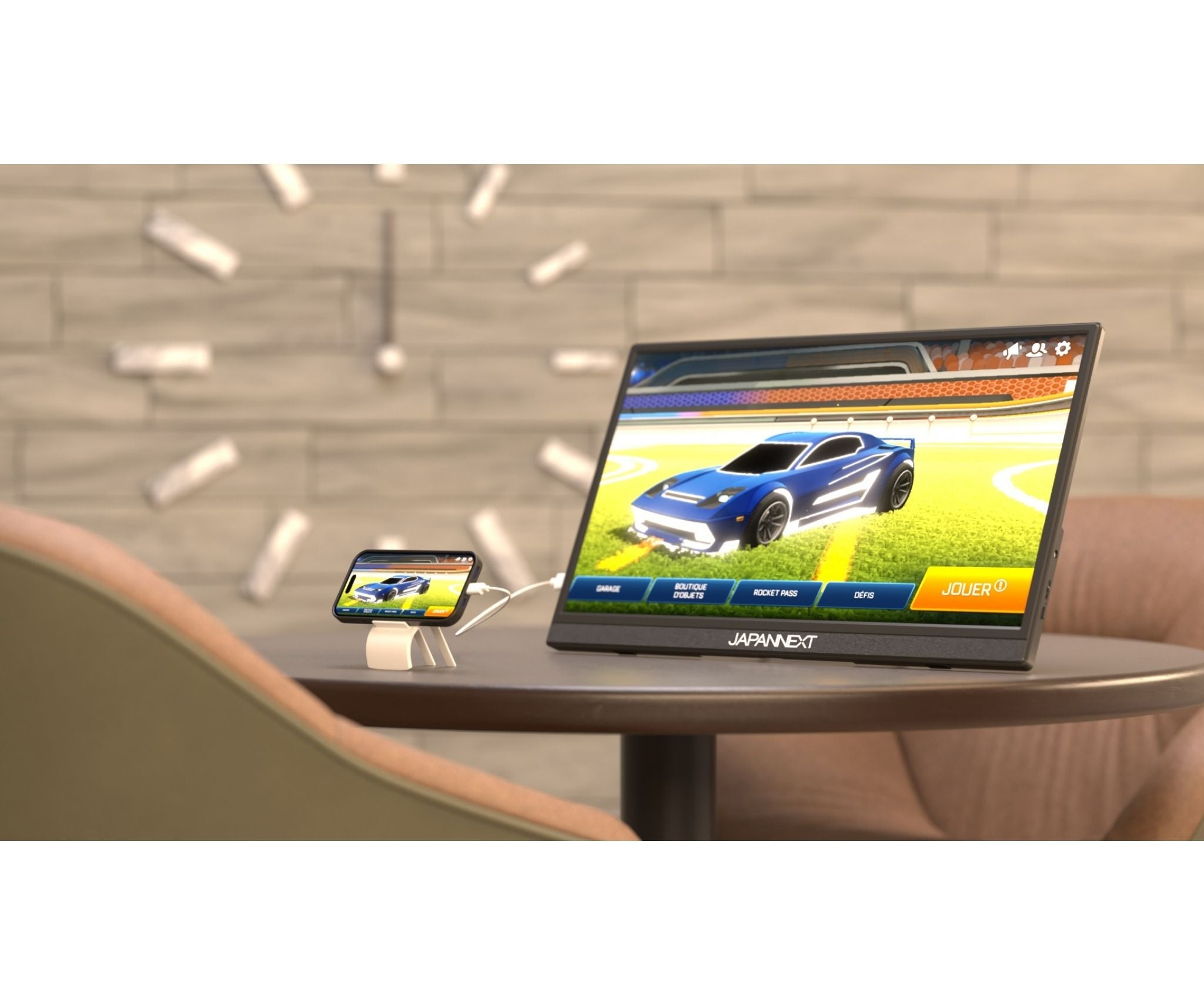 Ein blauer Rennwagen wird auf einem Monitor und Smartphone angezeigt.
