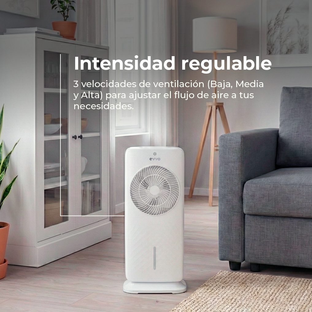 Un enfriador de aire blanco está en una sala de estar junto a un sofá.