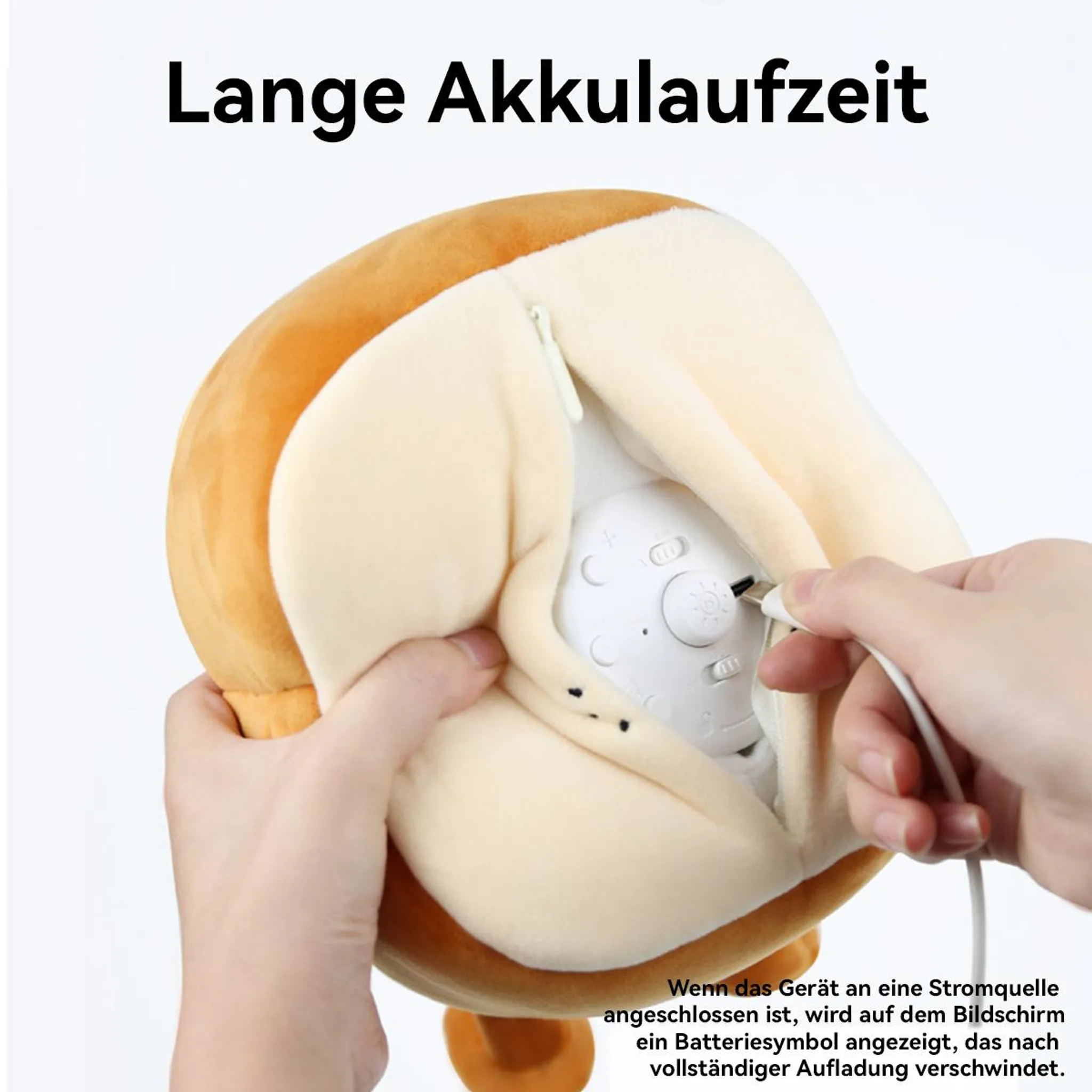 Eine Hand lädt ein Plüschtier über USB auf. Lange Akkulaufzeit.