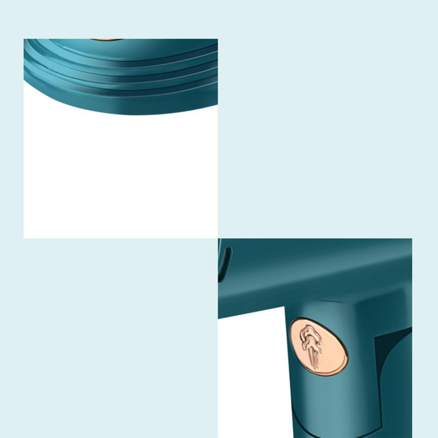 Dunkelblaue Oberfläche mit gerilltem Rand und einem ovalen Emblem mit Dampfsymbol.