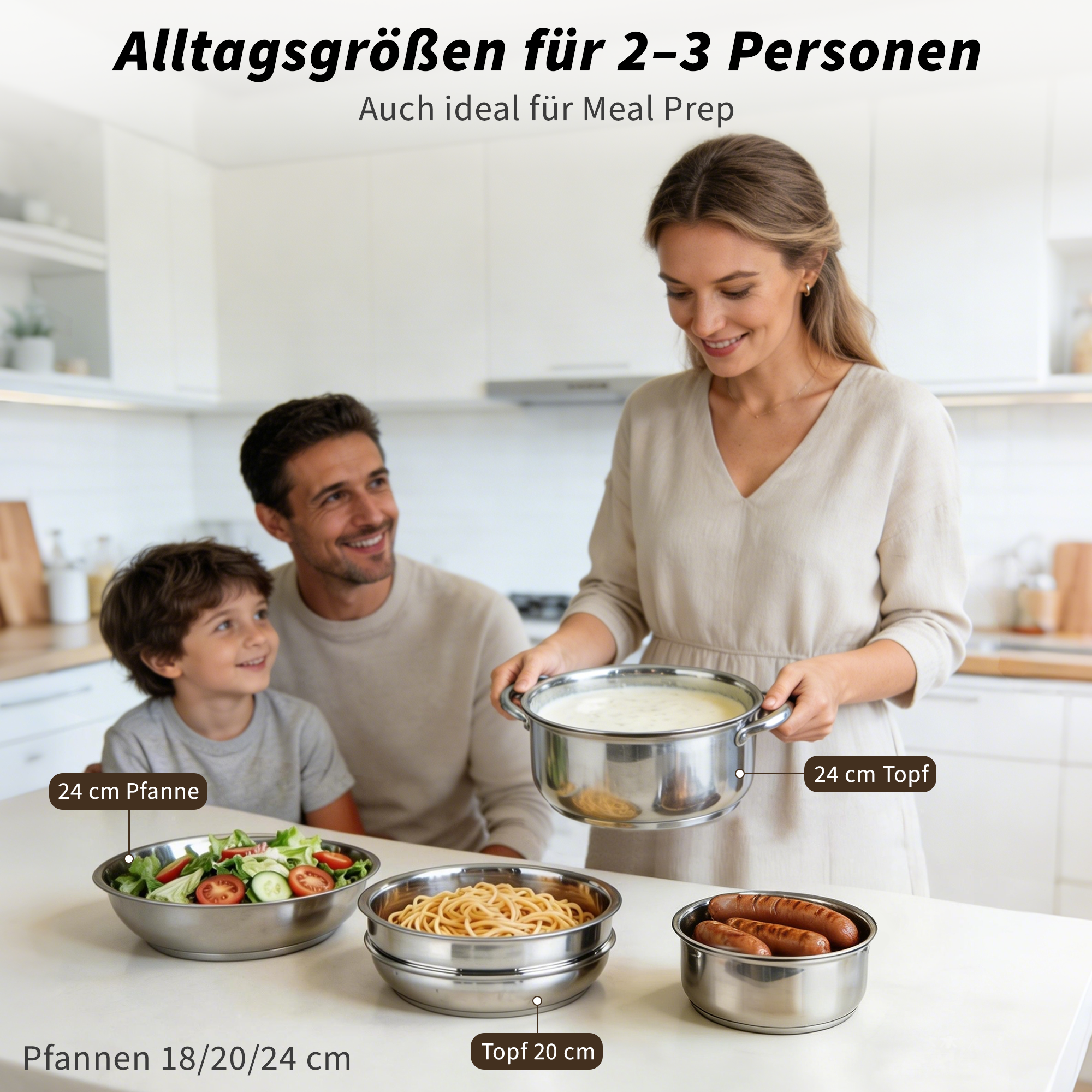 Familie in Küche mit Kochgeschirr: Salat, Nudeln, Würstchen.