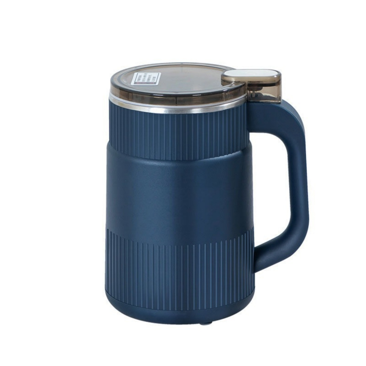 Dunkelblaue Thermoskanne mit Griff und durchsichtigem Deckel, auf weißem Hintergrund.
