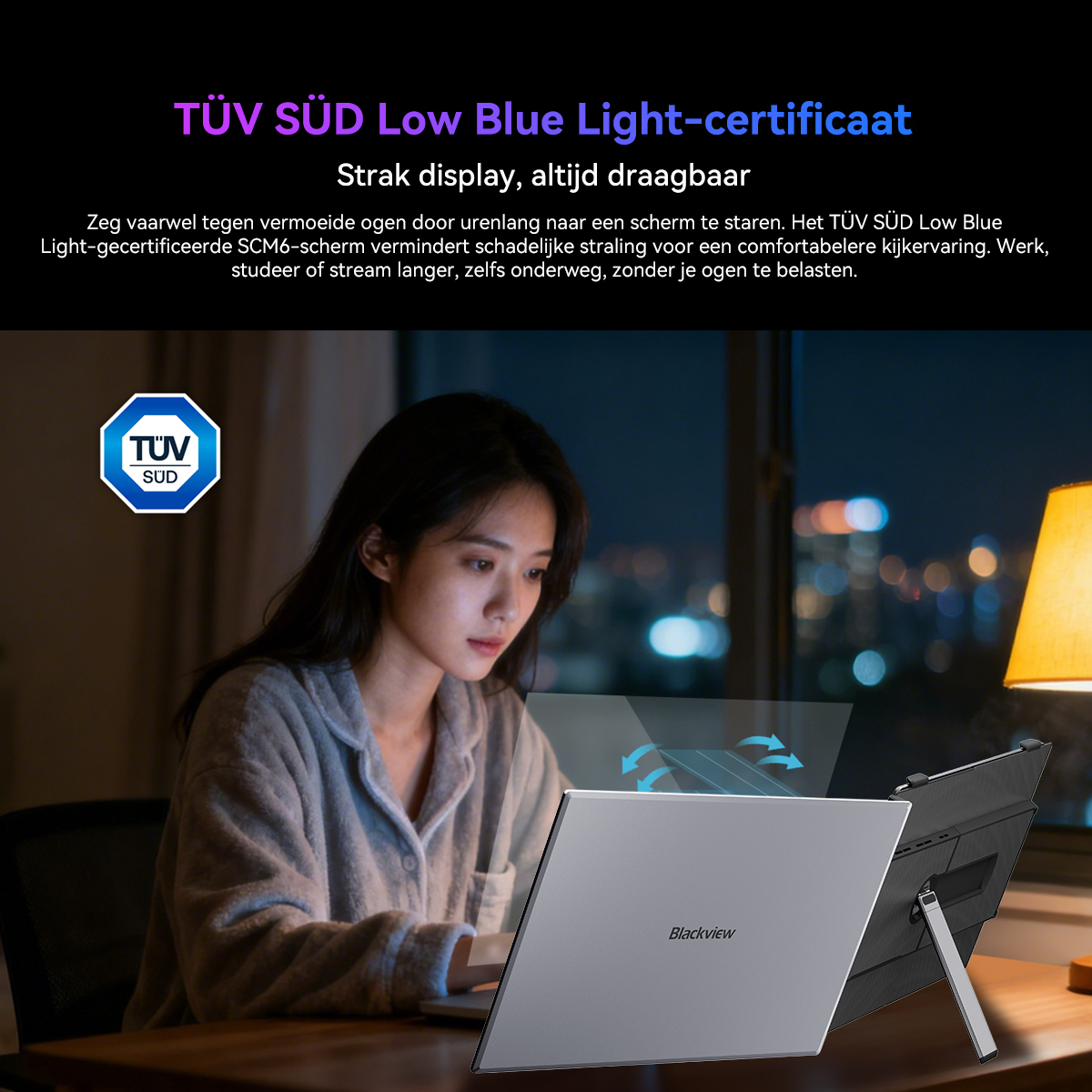 Een vrouw zit aan een bureau en gebruikt een laptop, TÜV SÜD Low Blue Light gecertificeerd.