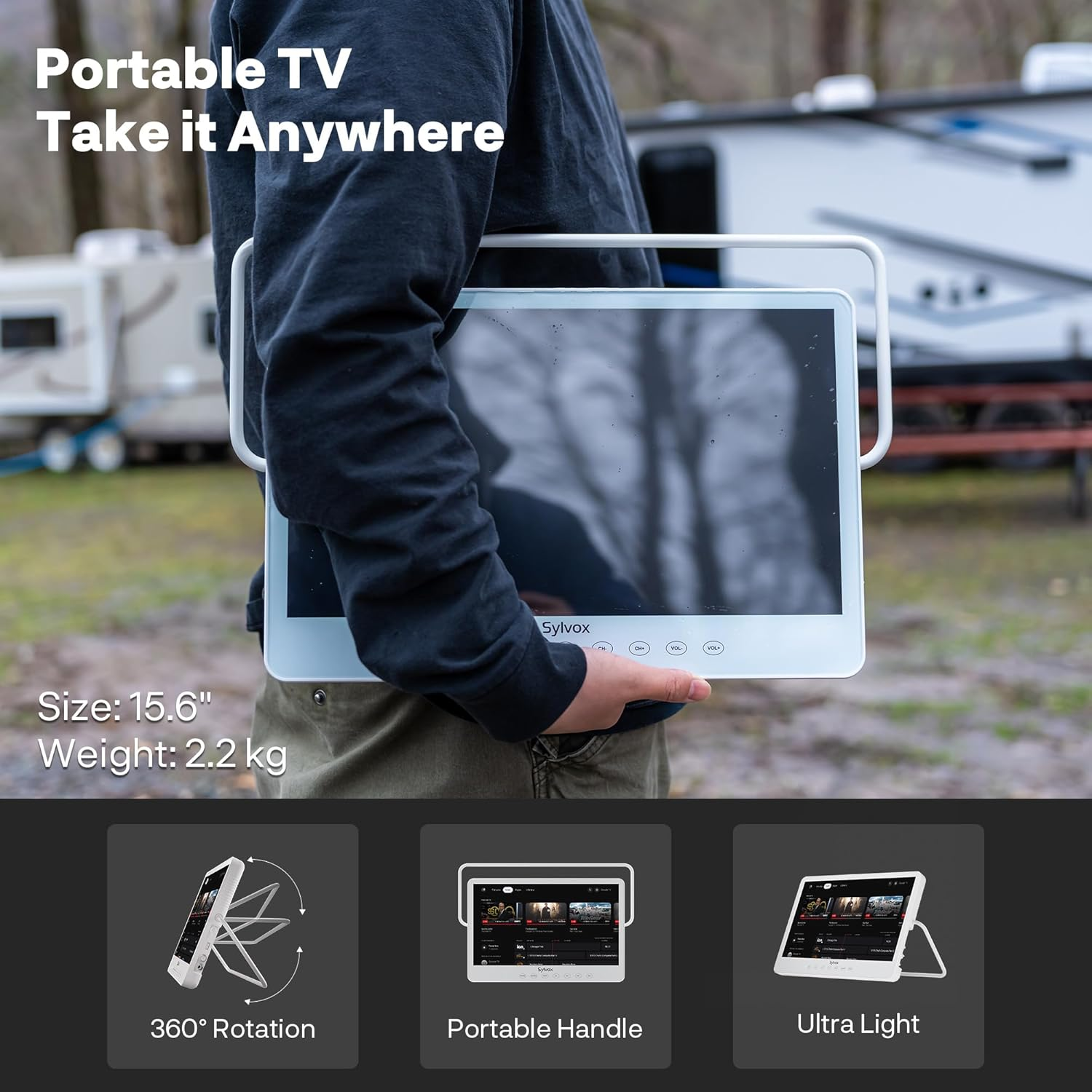 Persona sostiene TV portátil de 15,6 pulgadas al aire libre cerca de RVs.