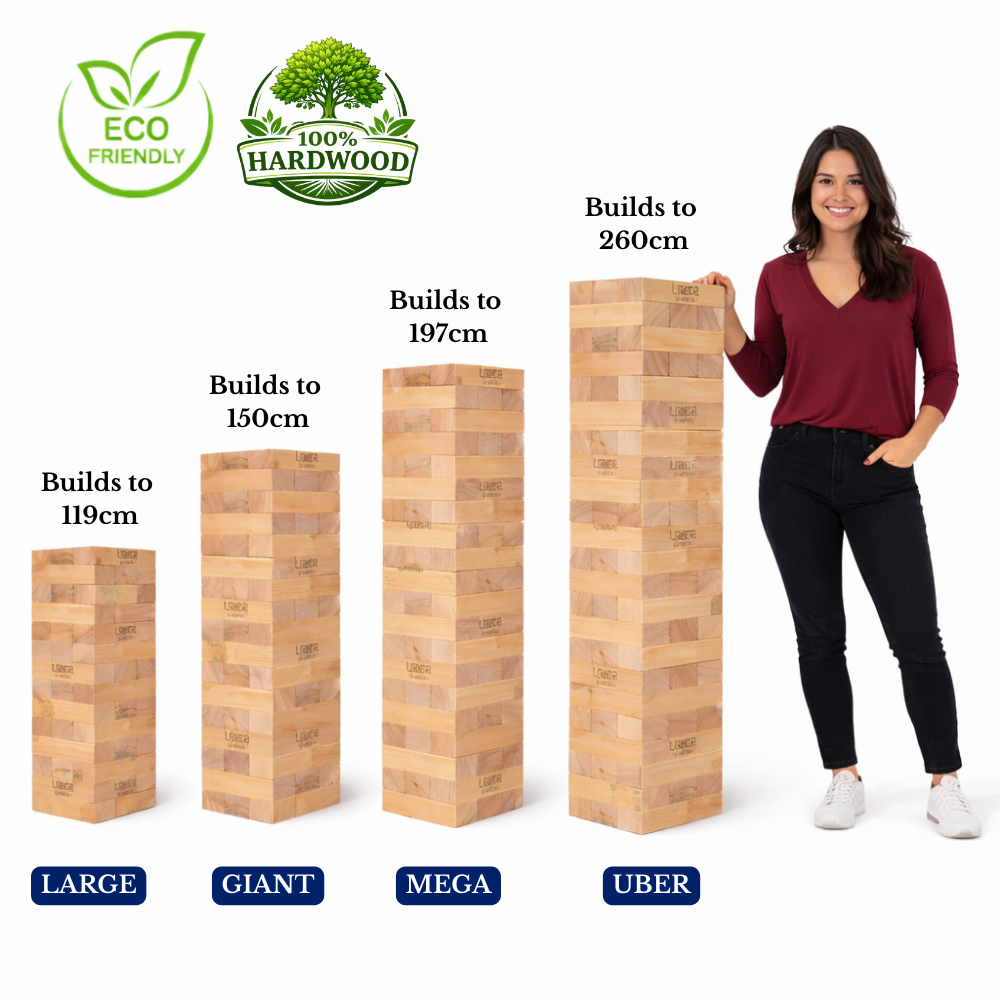 Holztürme unterschiedlicher Höhe mit Frau, Logos und Text.