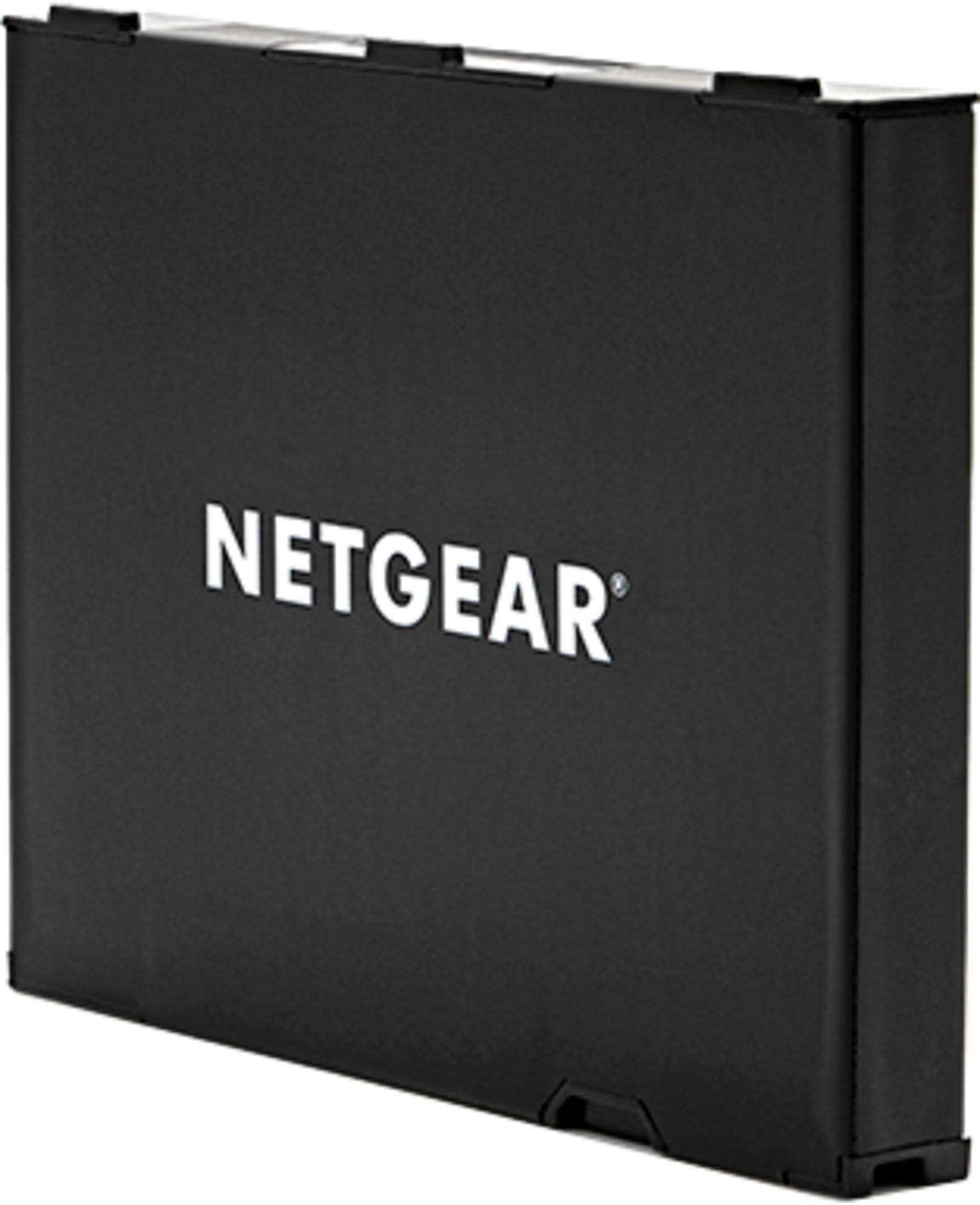 Czarne pudełko z białym logo NETGEAR z przodu.