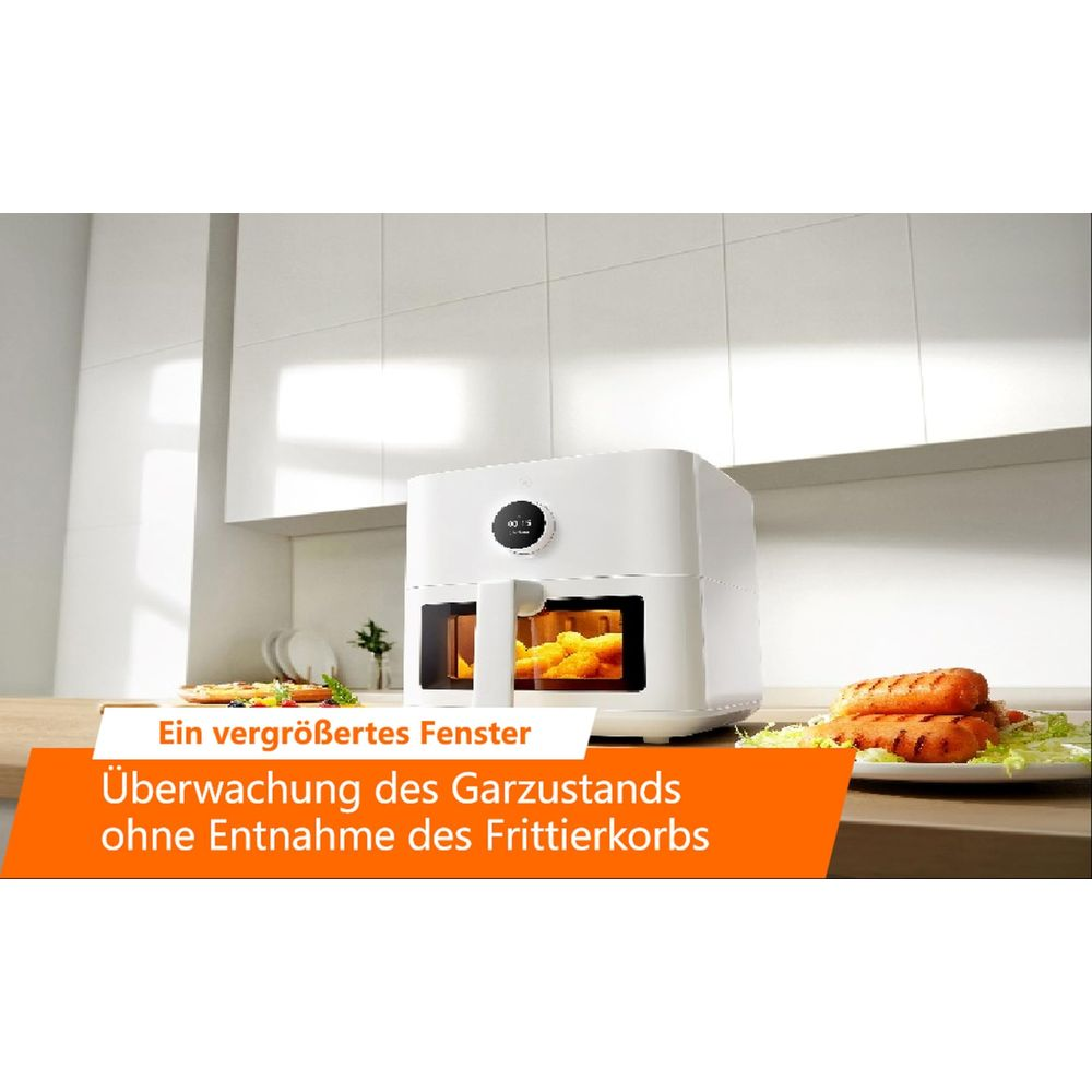 Biała frytkownica beztłuszczowa z przezroczystym okienkiem, wypełniona złotymi frytkami.