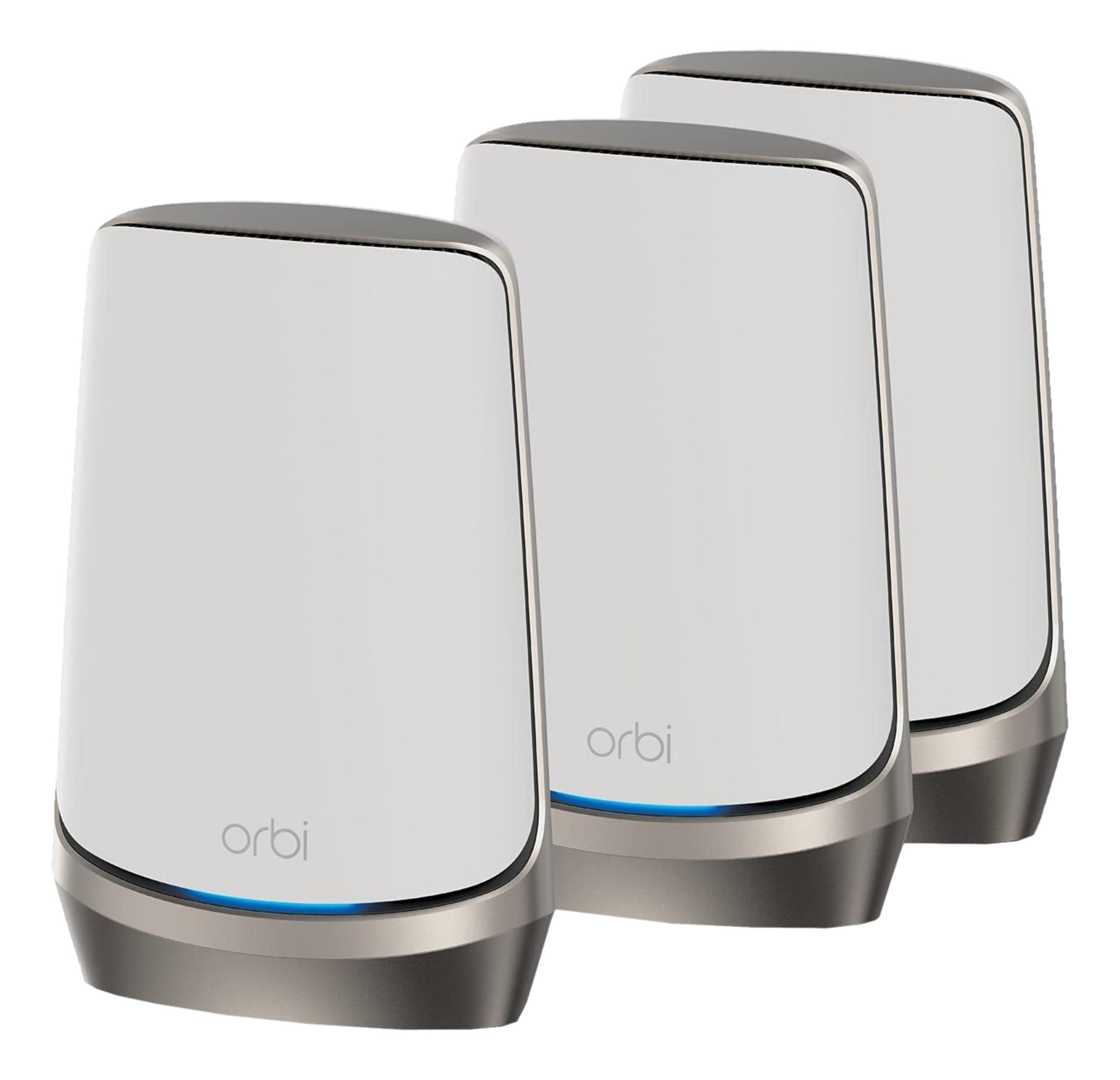 Drei weiße Orbi-Router mit silbernen Akzenten und blauer LED-Beleuchtung.