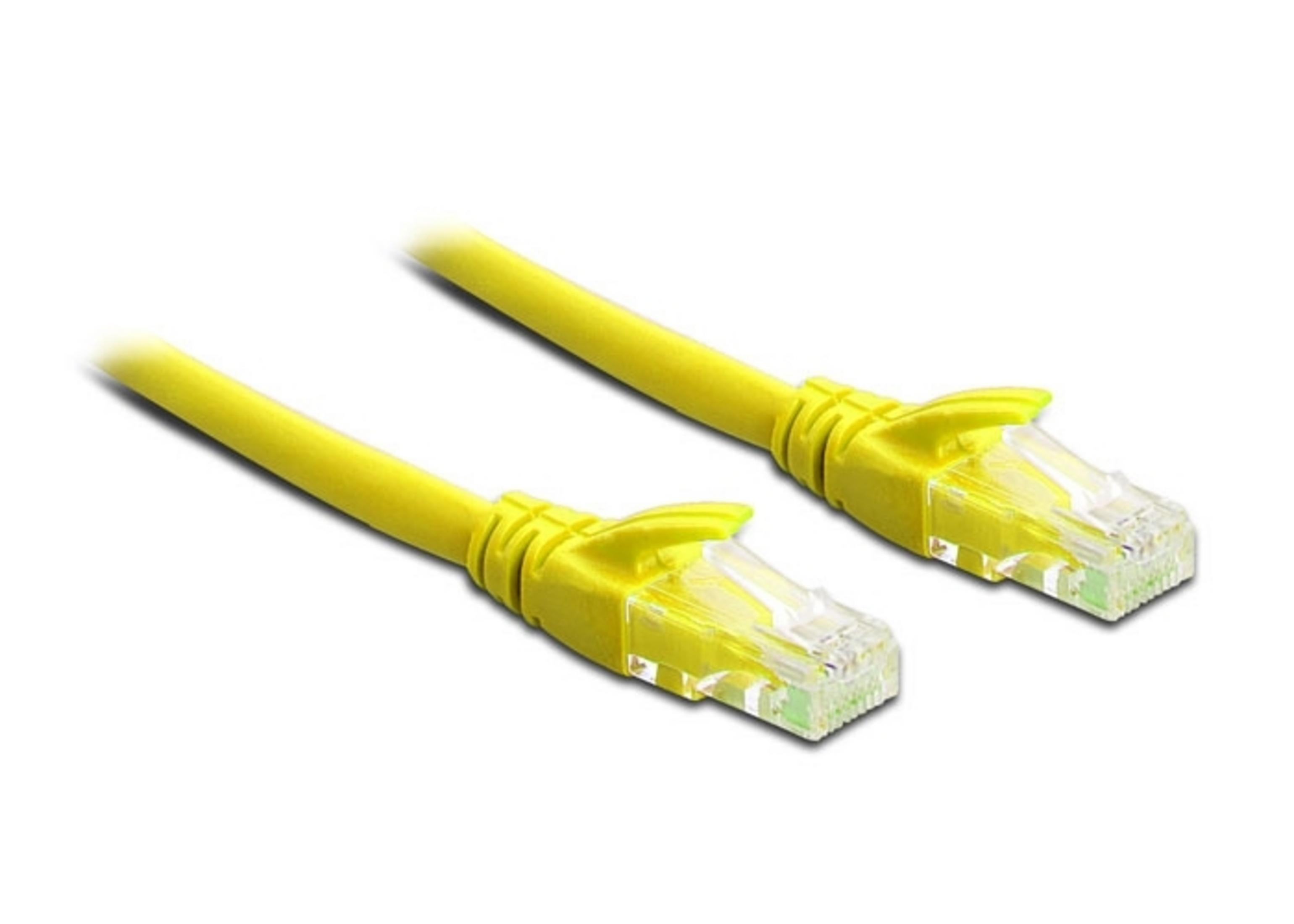 Beyaz arka plan üzerinde şeffaf konektörlü iki sarı Ethernet kablosu.