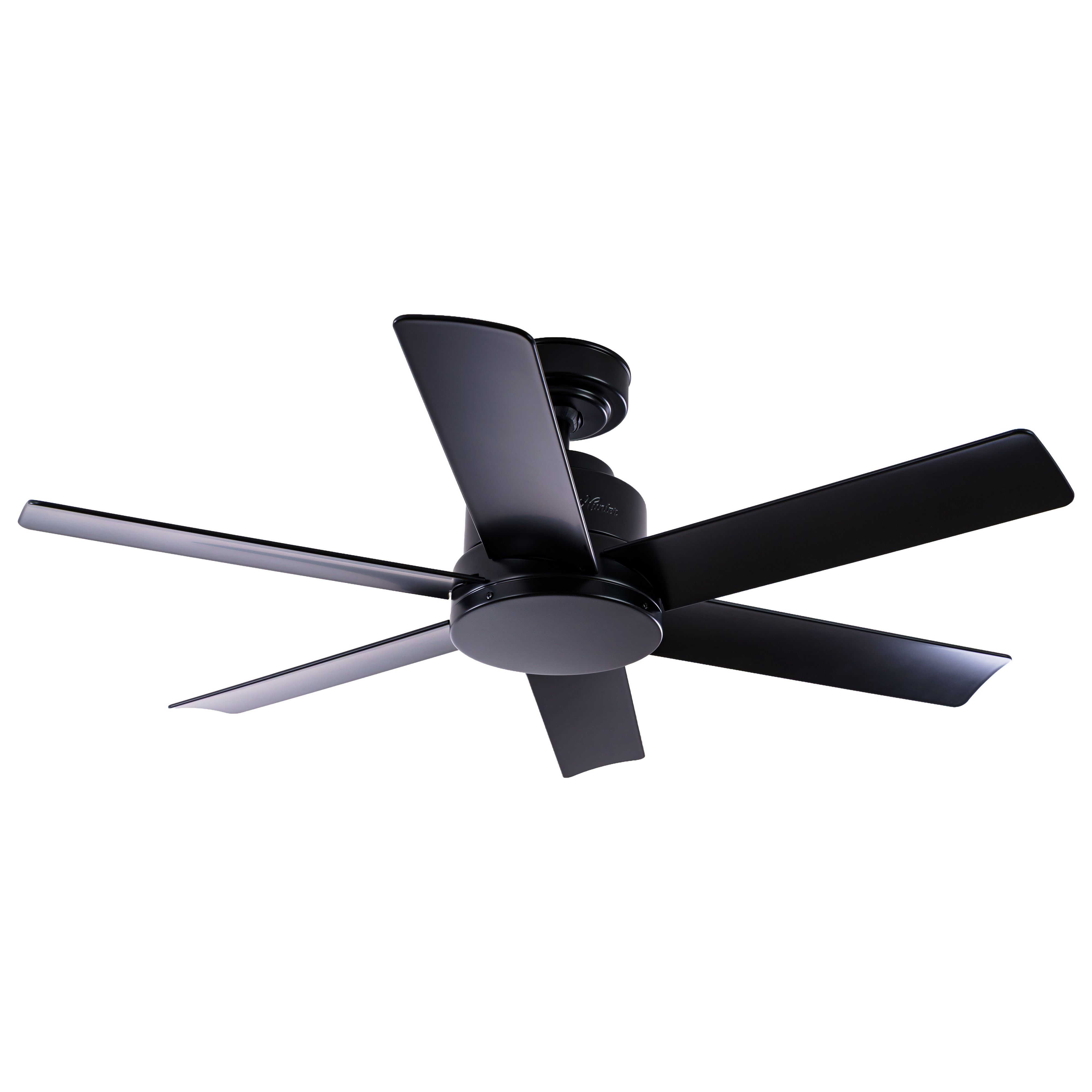 Schwarzer Deckenventilator mit fünf Rotorblättern, die von einer zentralen Einheit ausgehen.