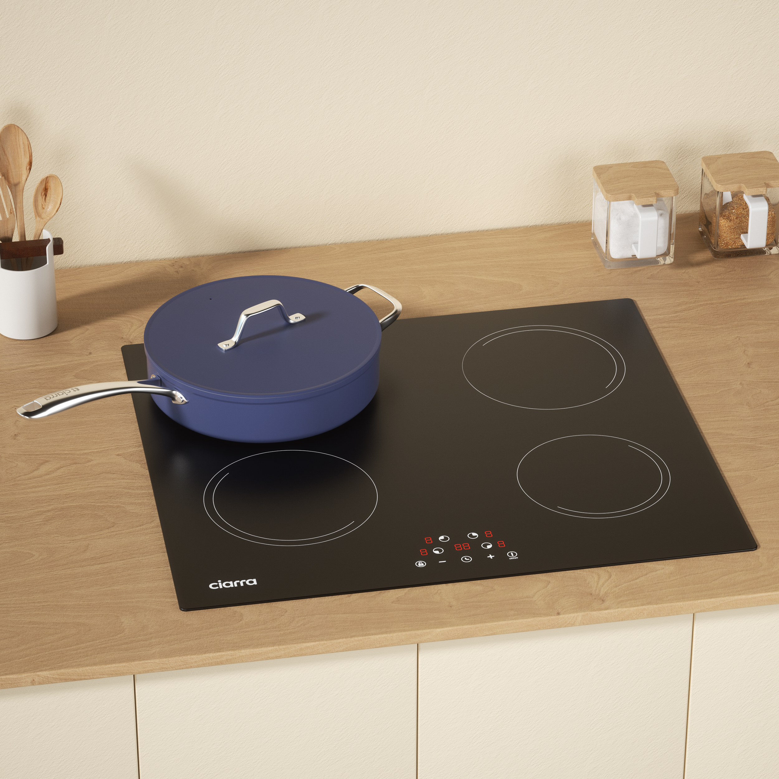 Une cocotte bleue est posée sur une plaque à induction noire près de cuillères en bois.
