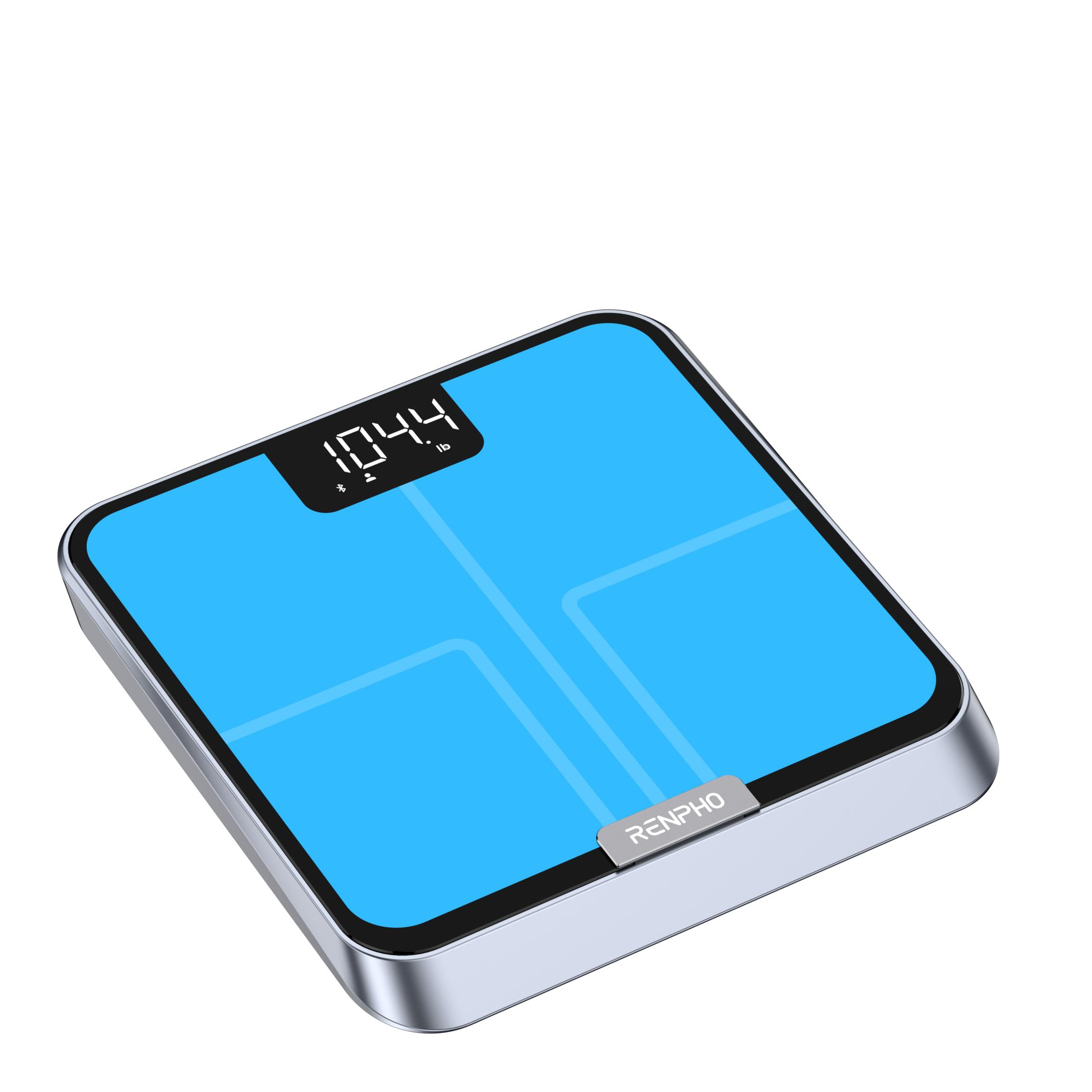 Een blauwe weegschaal met zilveren rand toont digitaal 104,4 lb.