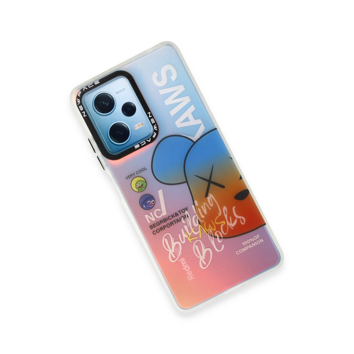 KAWS tasarımlı telefon kılıfı, renkli degrade, kamera.