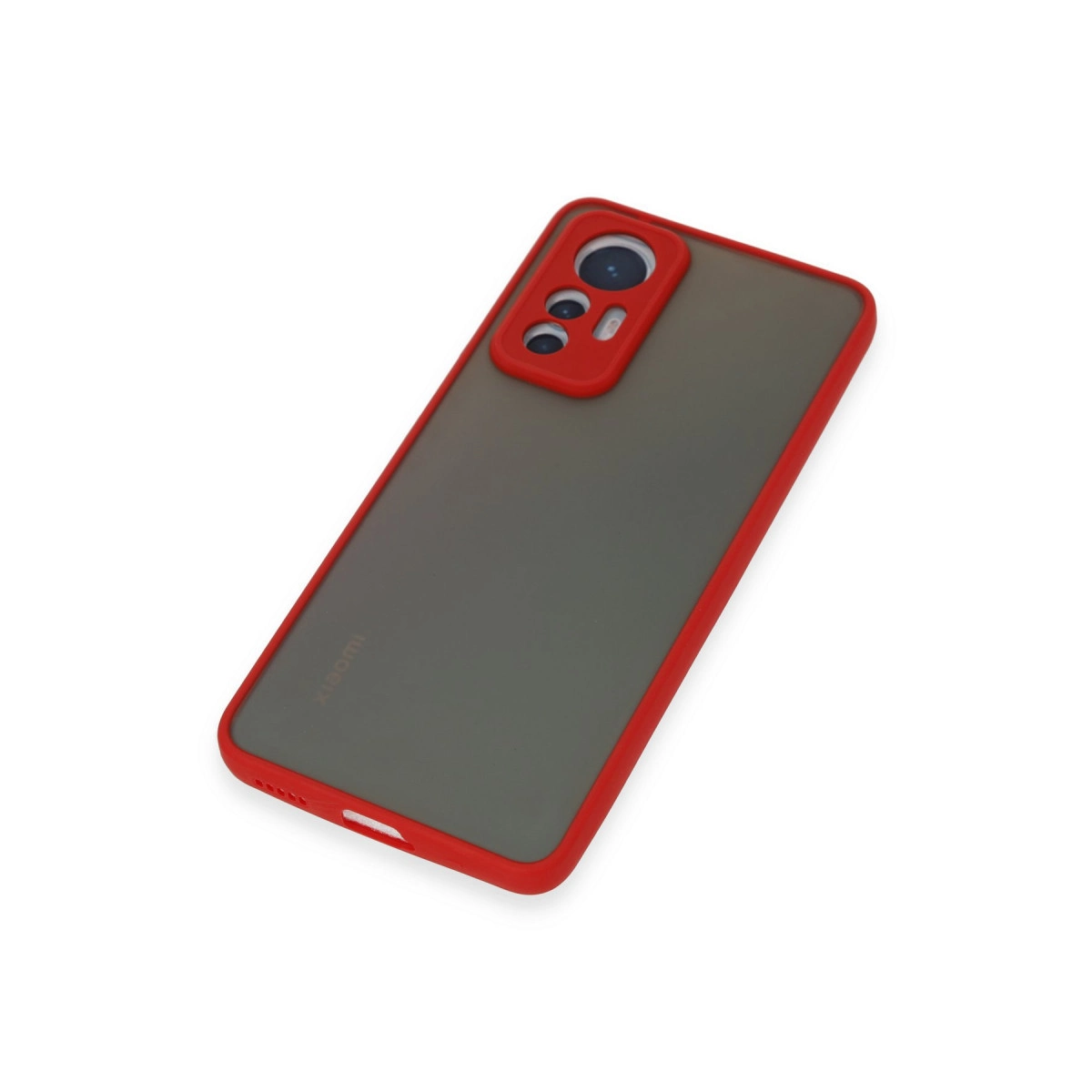 Kırmızı kenarlı ve kamera çerçeveli gri telefon kılıfı, beyaz arka planda.