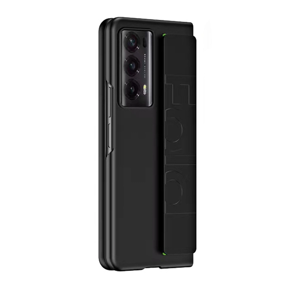 Üç kameralı, dikey kabartma yazılı siyah akıllı telefon.