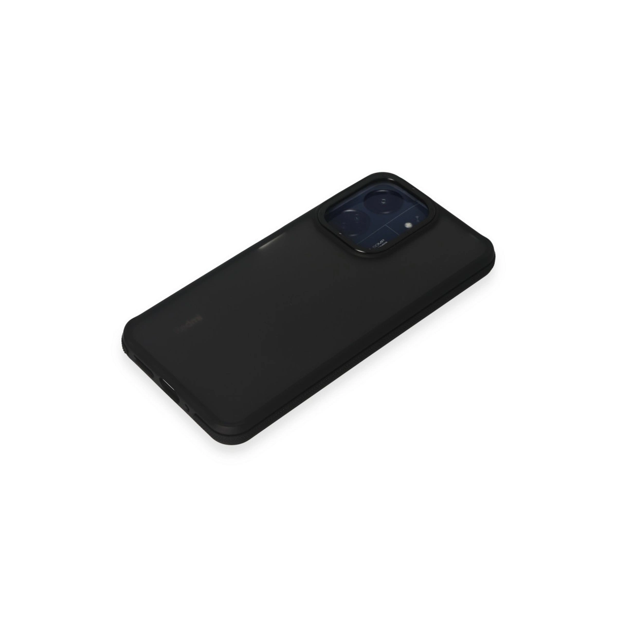 Beyaz zeminde duran, arka kamerası olan siyah bir akıllı telefon.
