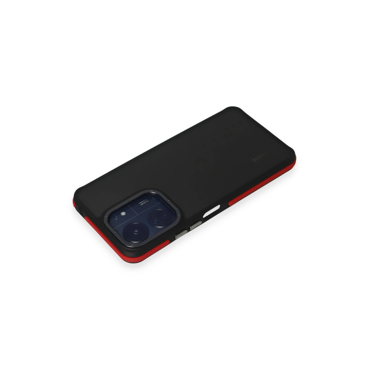 Kırmızı kenarlı ve kamera yuvalı siyah telefon kılıfı.