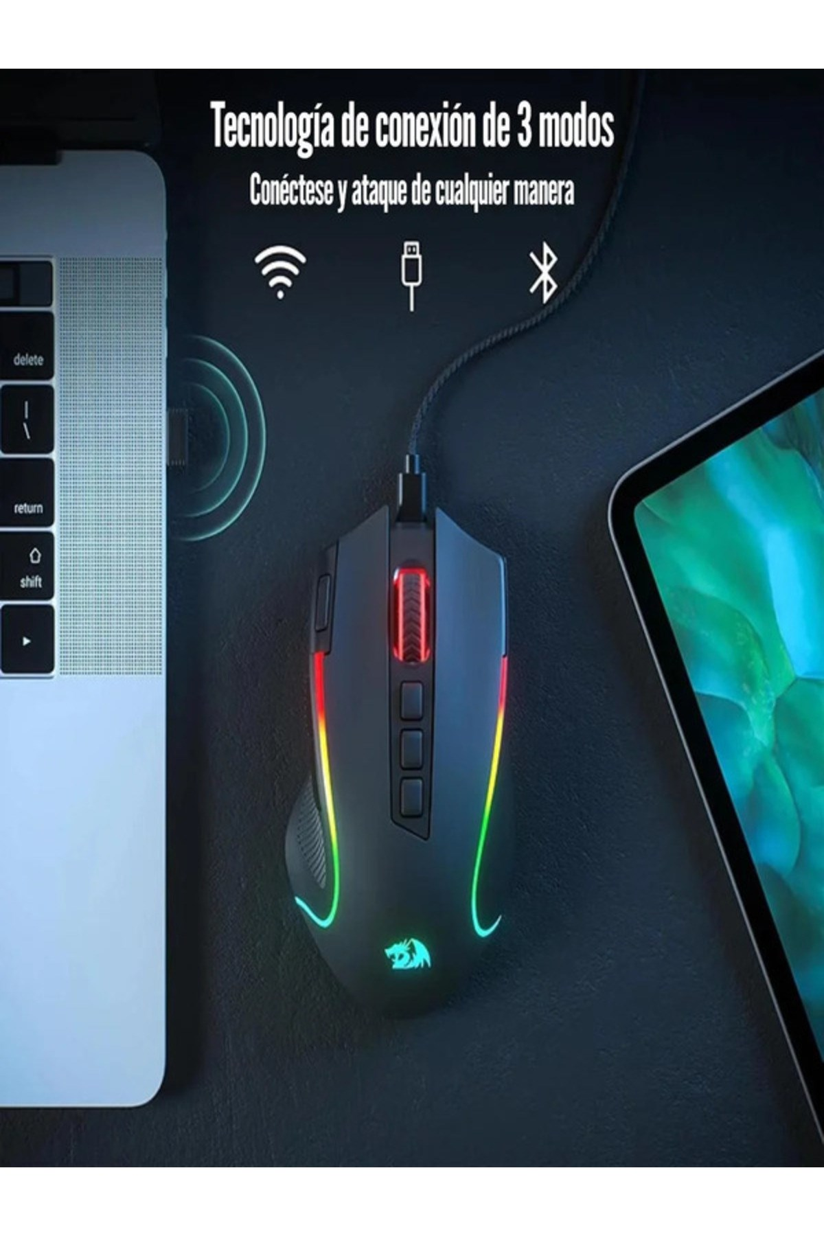 Un mouse da gaming con illuminazione RGB accanto a un laptop e tablet.