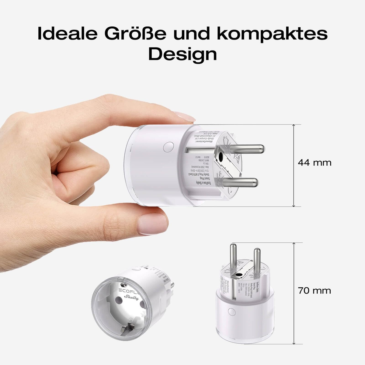 Hand hält weißen Smart Plug, daneben zwei Ansichten mit Maßen.