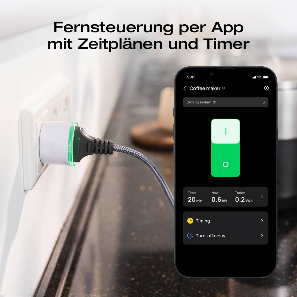 Ein Smart Plug wird in eine Steckdose gesteckt, gesteuert von einer App.