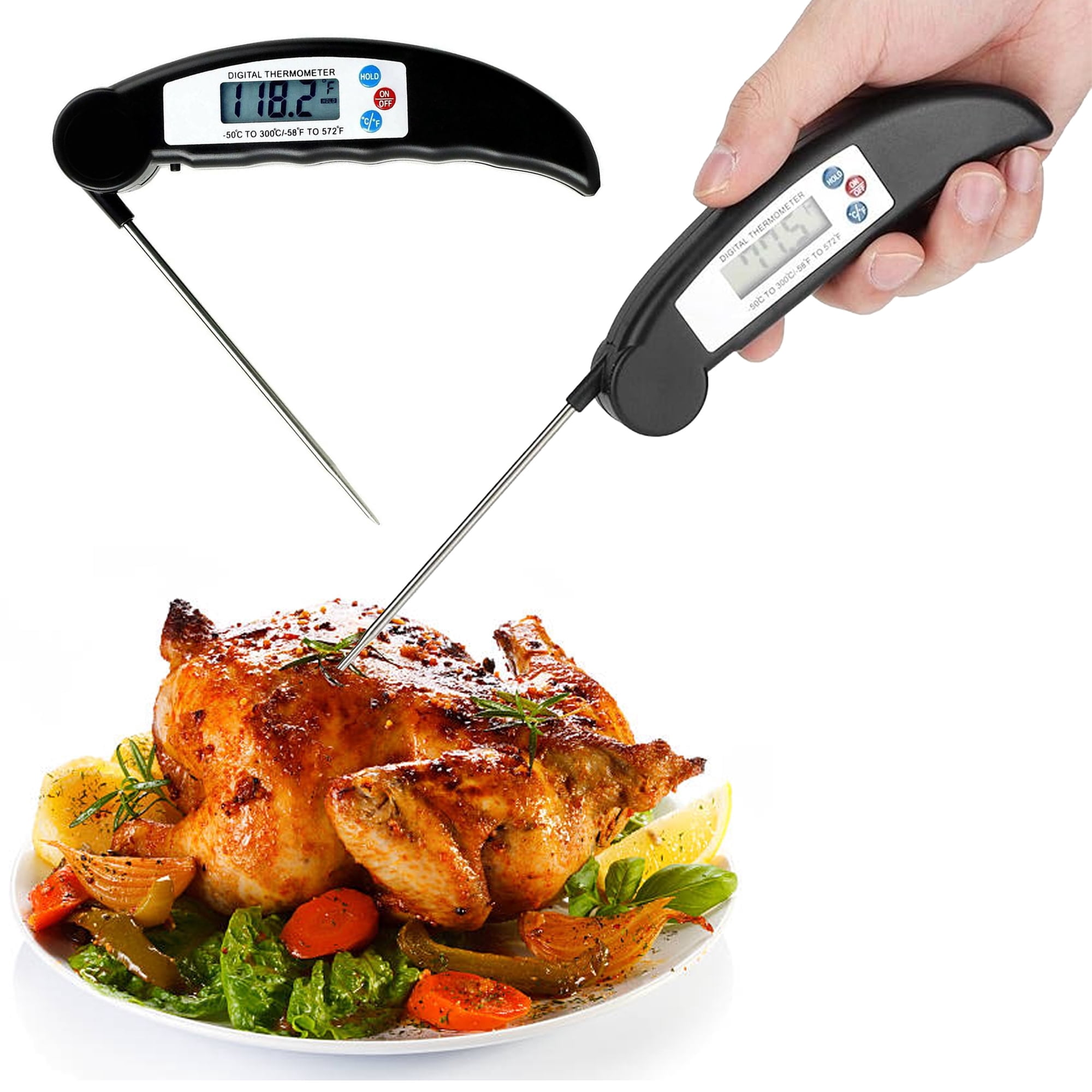 Digitales Fleischthermometer misst ein gebratenes Huhn mit Gemüse.