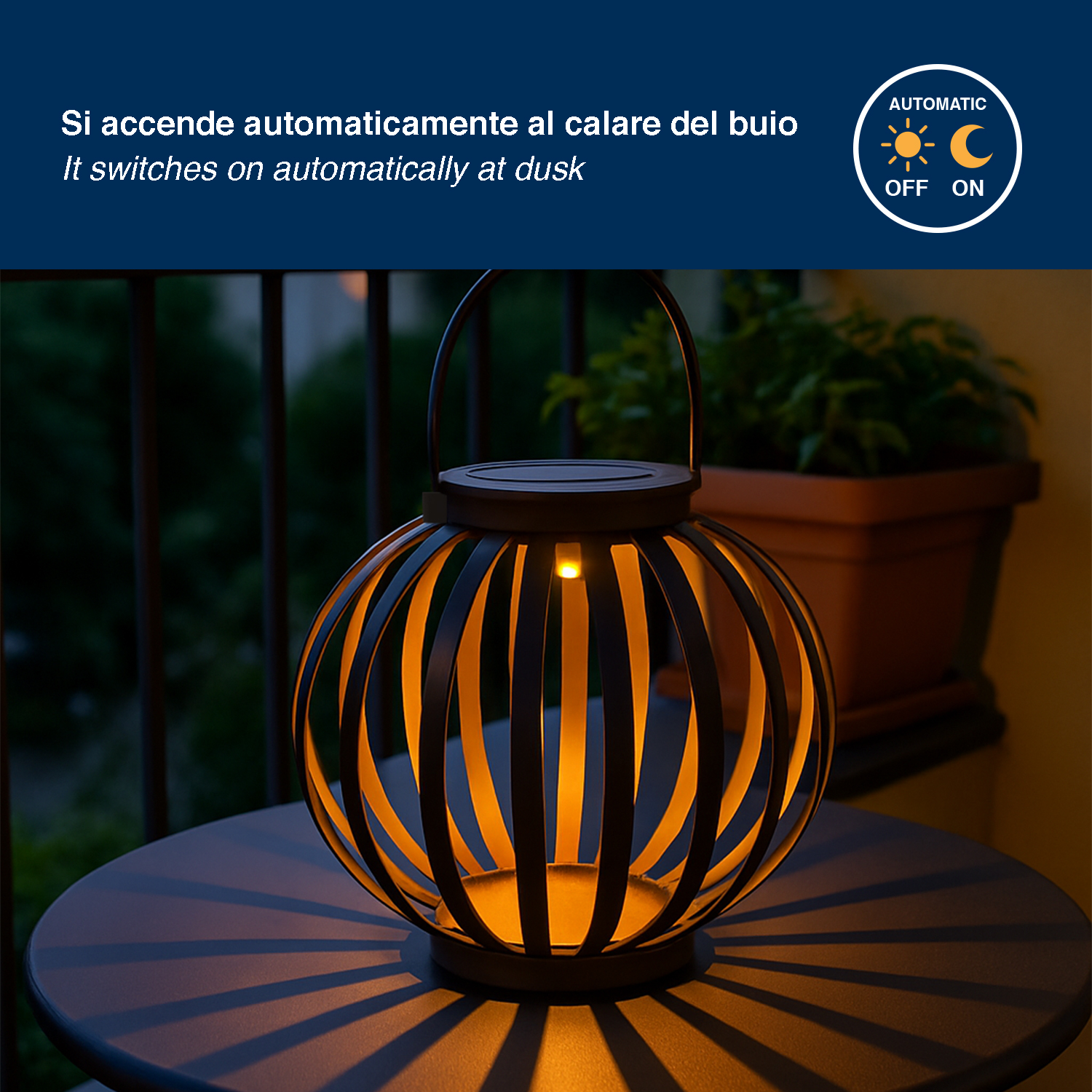 Una lanterna scura con lampadina brilla su un tavolo.