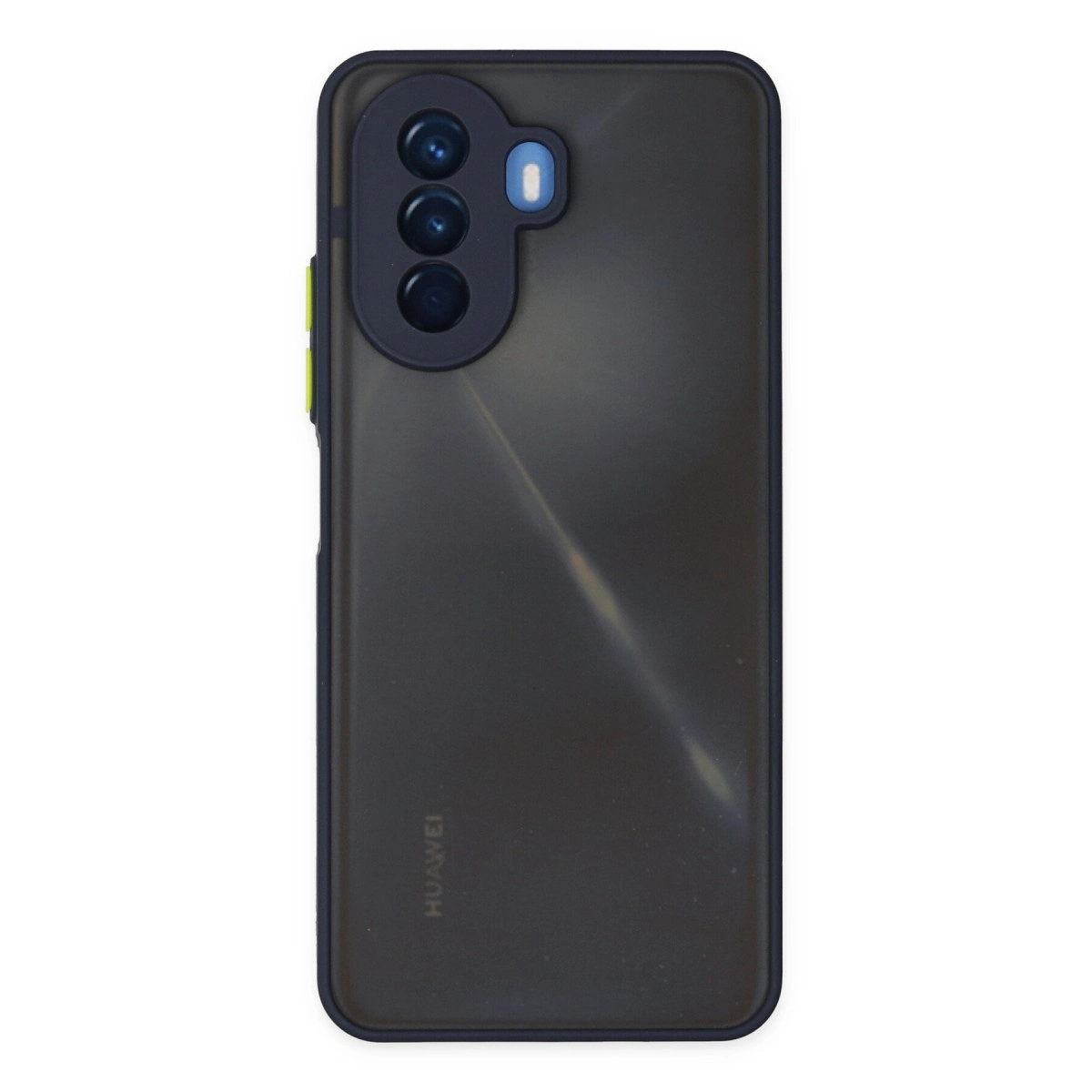 Koyu renkli akıllı telefon, arkasında üçlü kamera ve Huawei logosu bulunur.