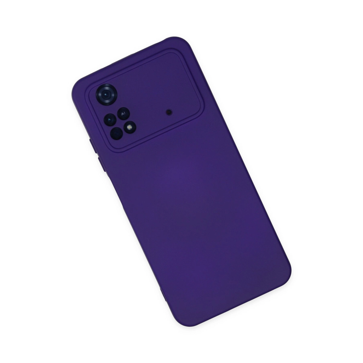 Dört kameralı mor telefon kılıfı beyaz zeminde.
